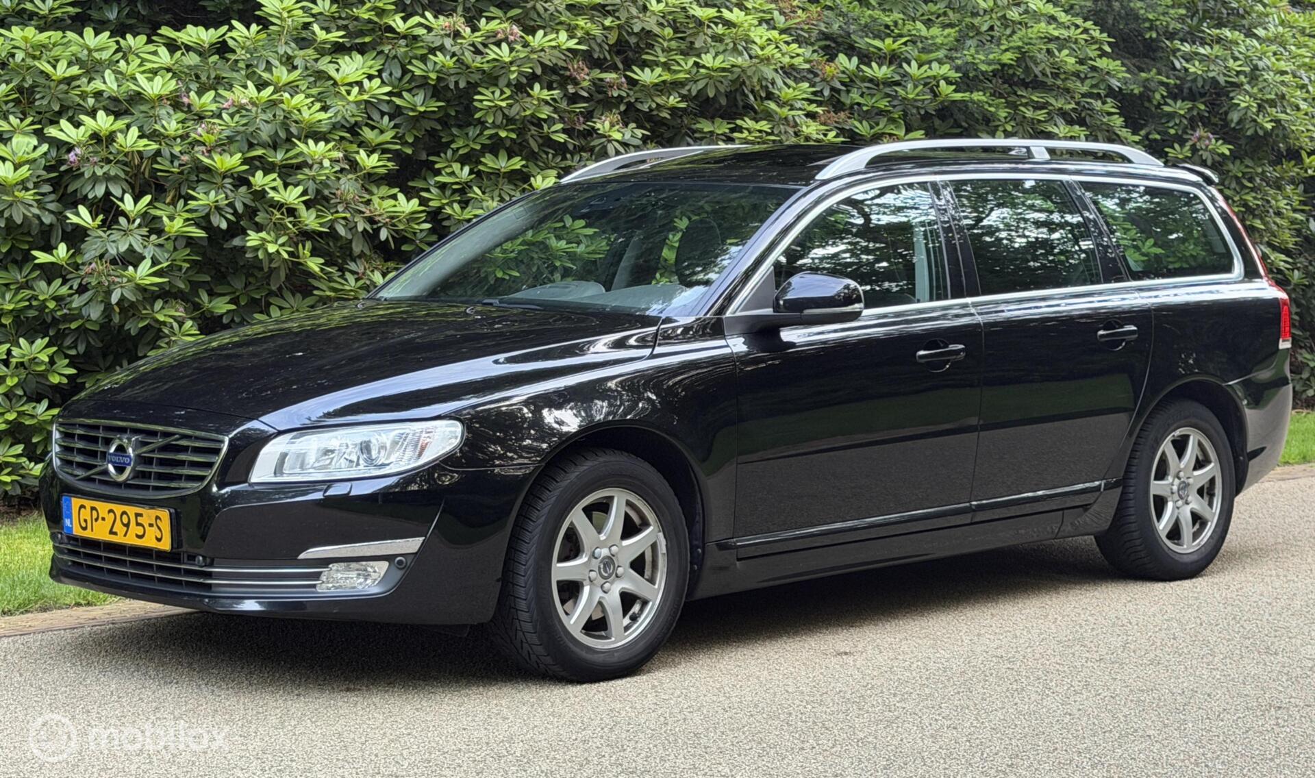 Volvo V70 2.0 T4 Inscription Automaat Trekhaak Open Dak 2015 - voorkant