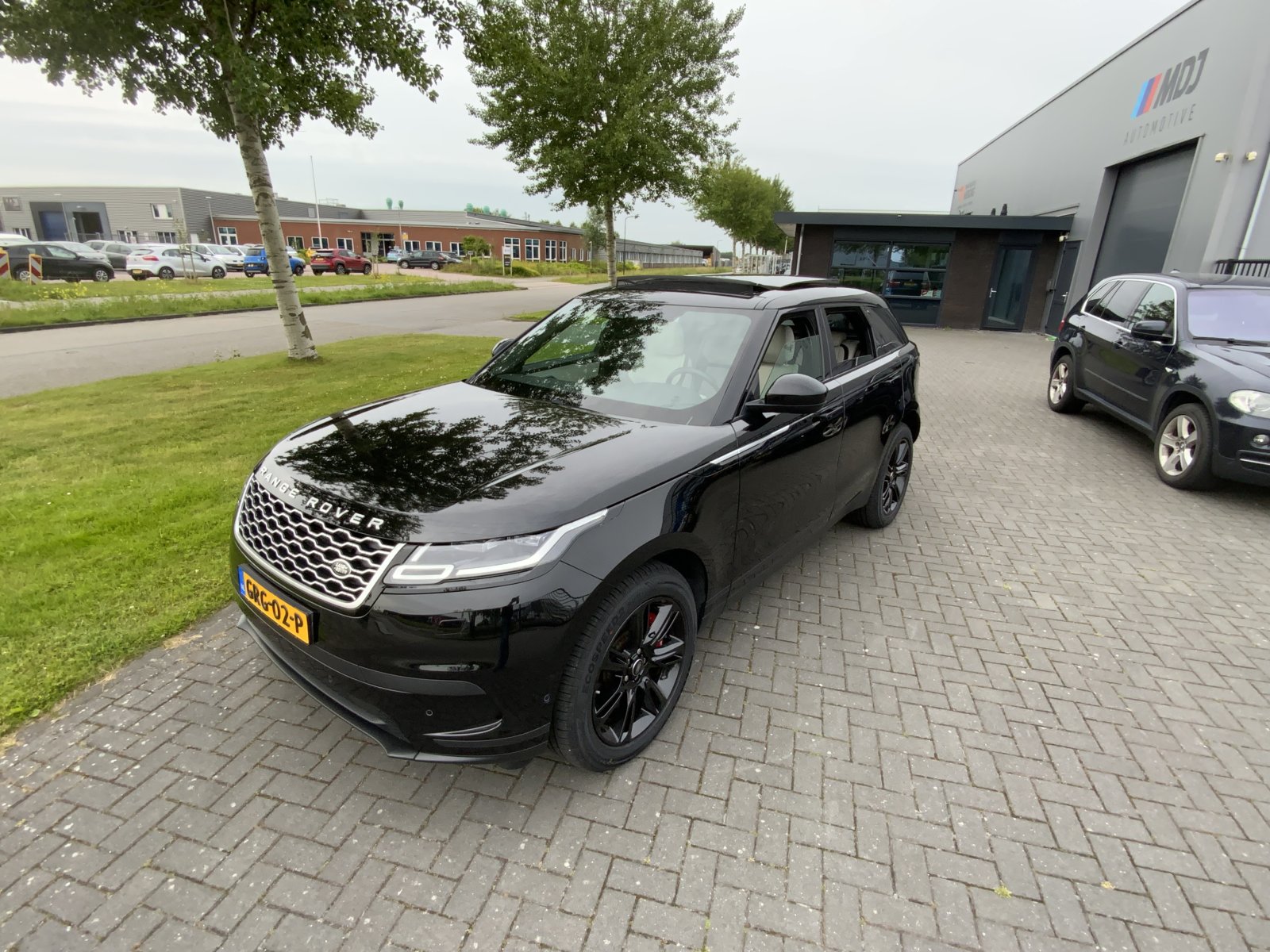 Land Rover Range Rover Velar 2.0 P400e SE 2021 - voorkant