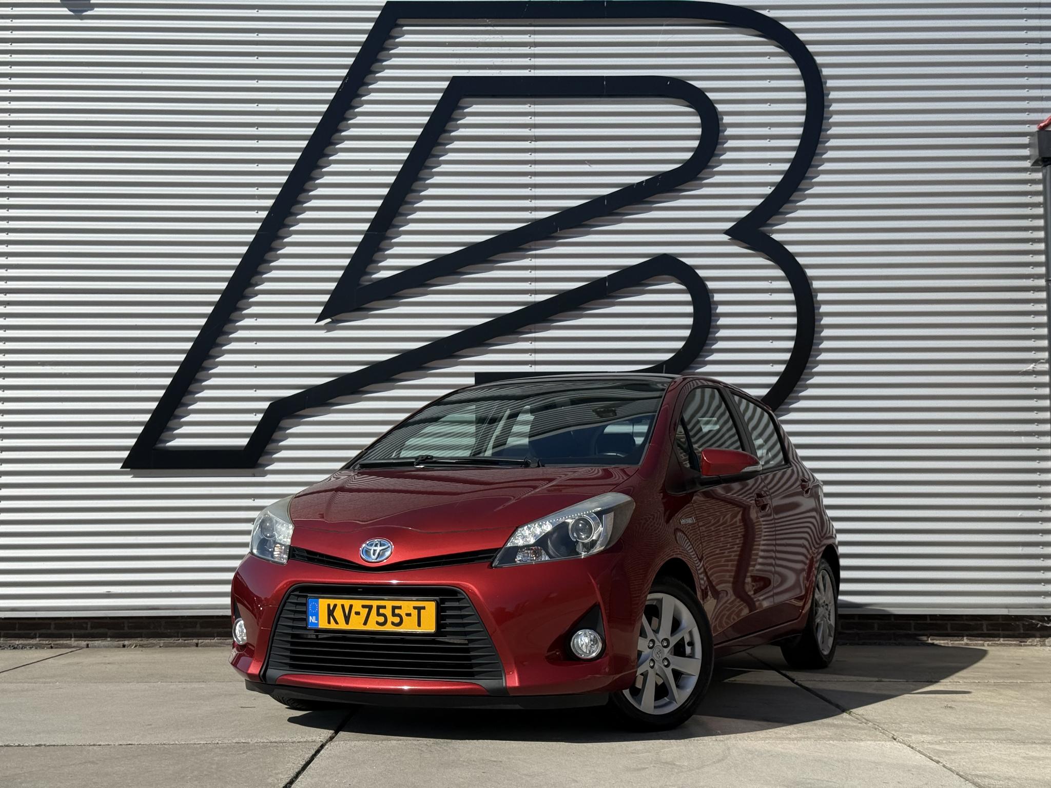 Toyota Toyota Yaris Hybrid 1.5 Full Hybrid Dynamic 2012 - voorkant