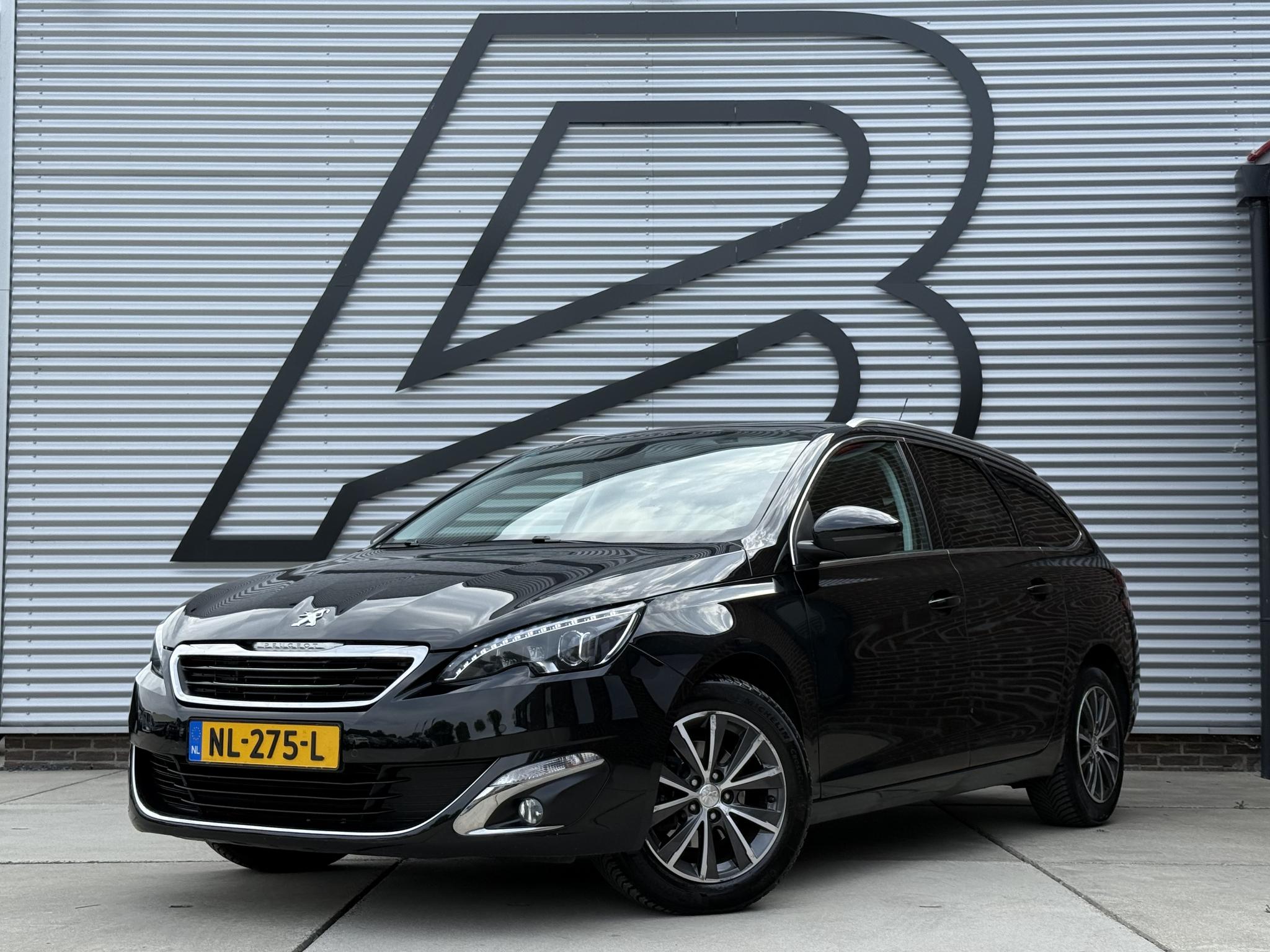 Peugeot 308 1.2 PureTech Allure 2017 - voorkant