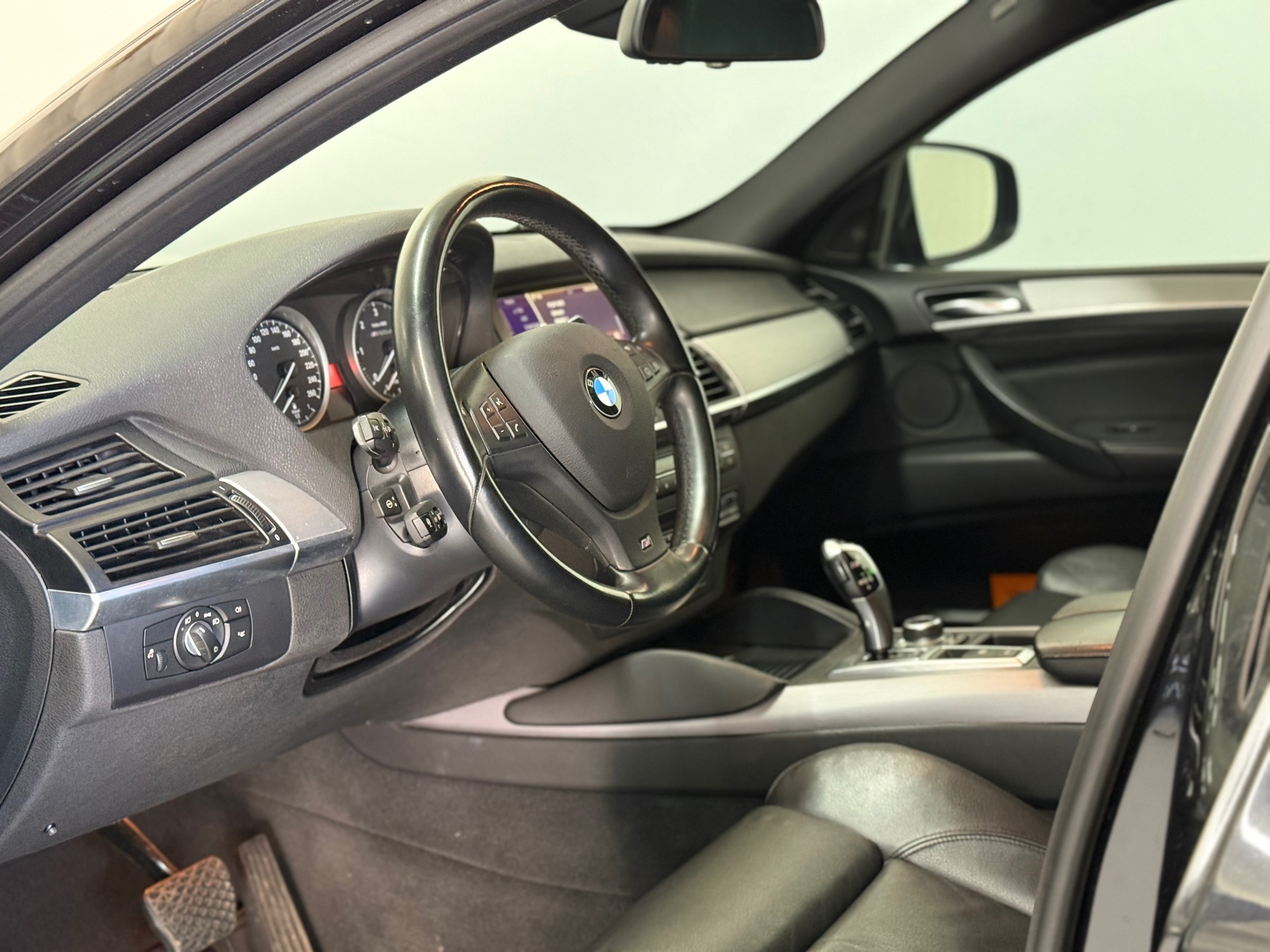 Foto van BMW X6 M50d