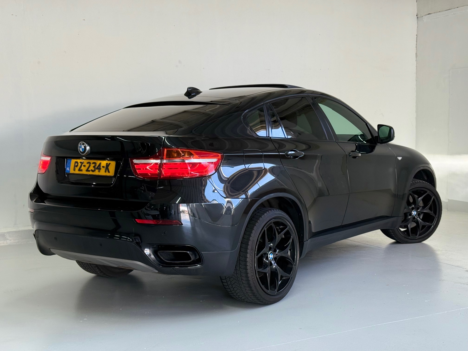 Foto van BMW X6 M50d