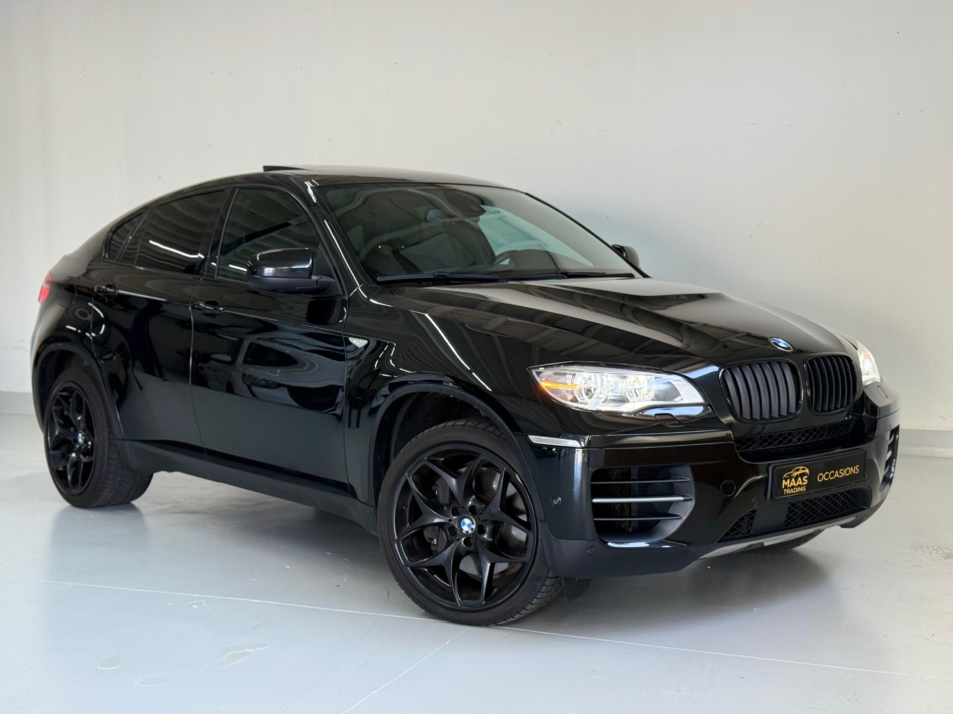 Foto van BMW X6 M50d