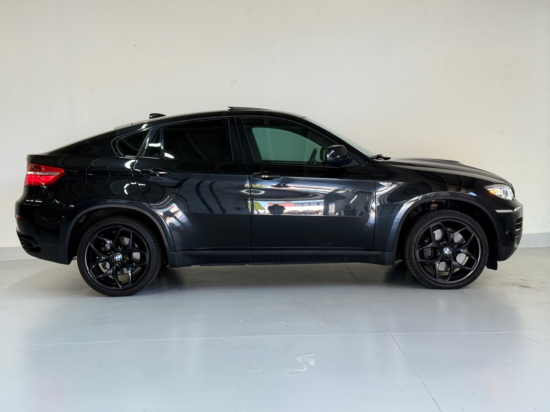 Foto van BMW X6 M50d