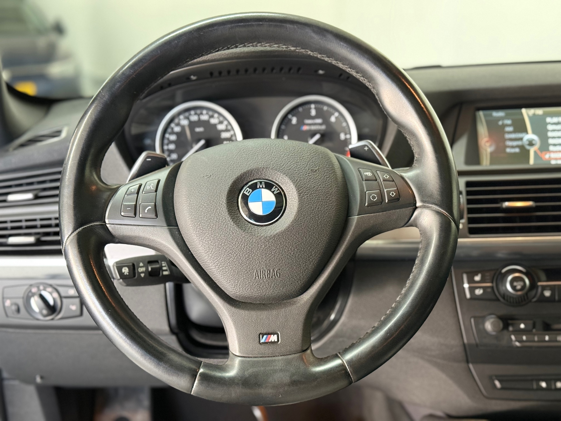 Foto van BMW X6 M50d