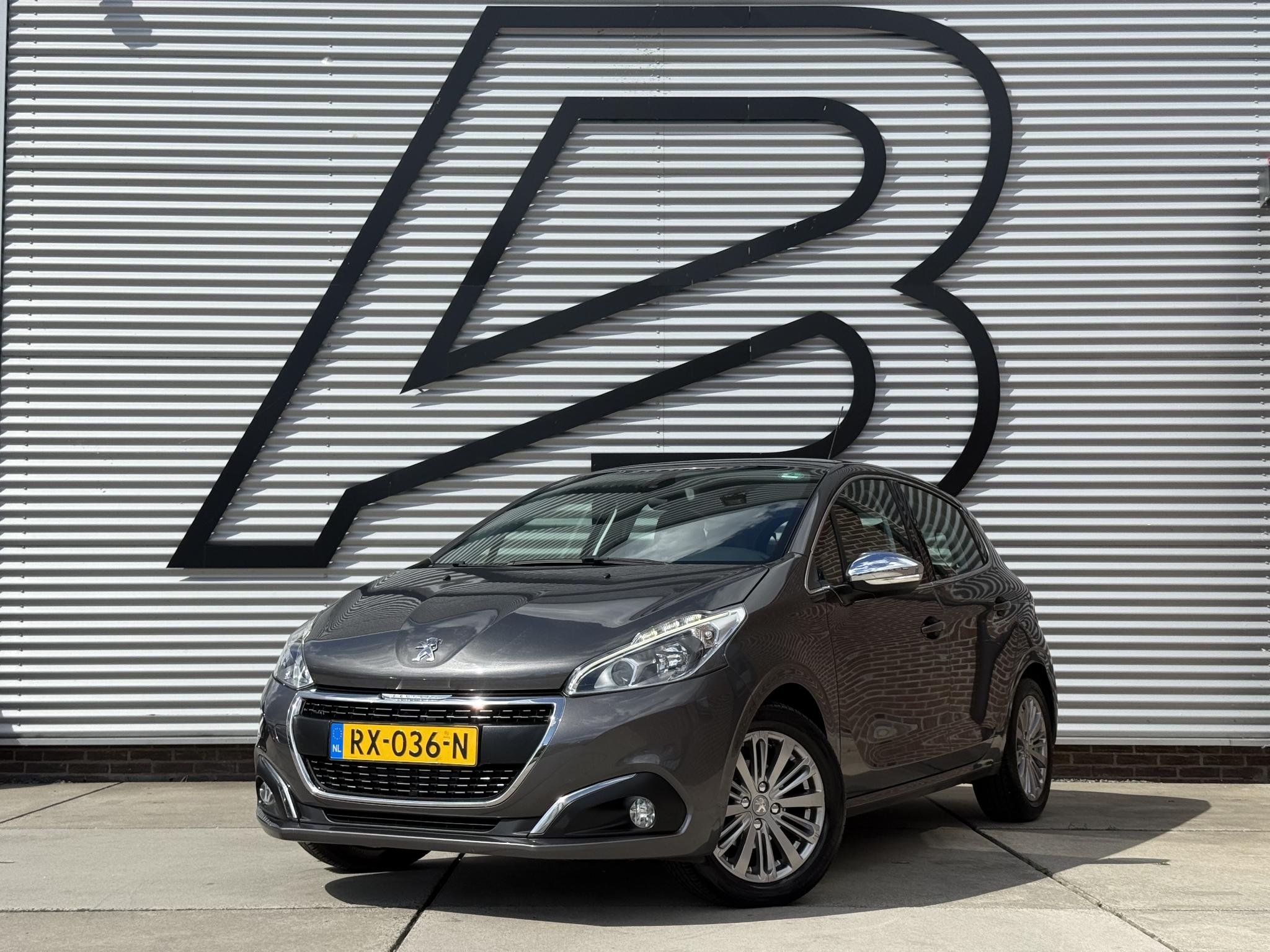 Peugeot 208 1.2 PureTech Blue Lease Executive 2018 - voorkant