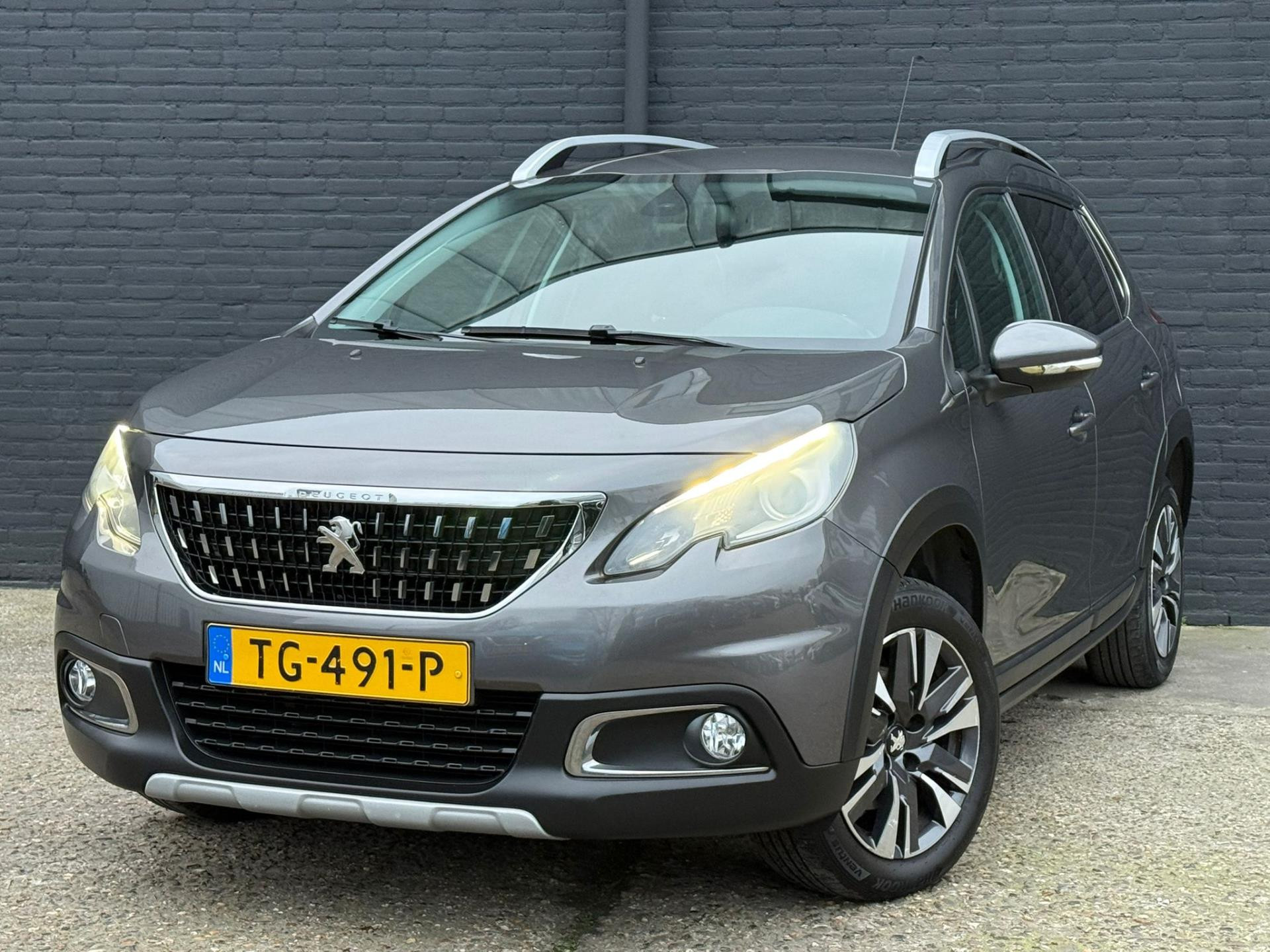 Peugeot 2008 1.2 PureTech Allure NAVI | CAMERA | PDC | CRUISE | TREKHAAK | NWE APK 2018 - voorkant