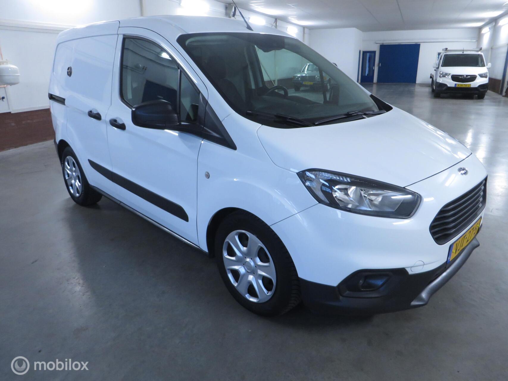 Foto van Ford Transit Courier