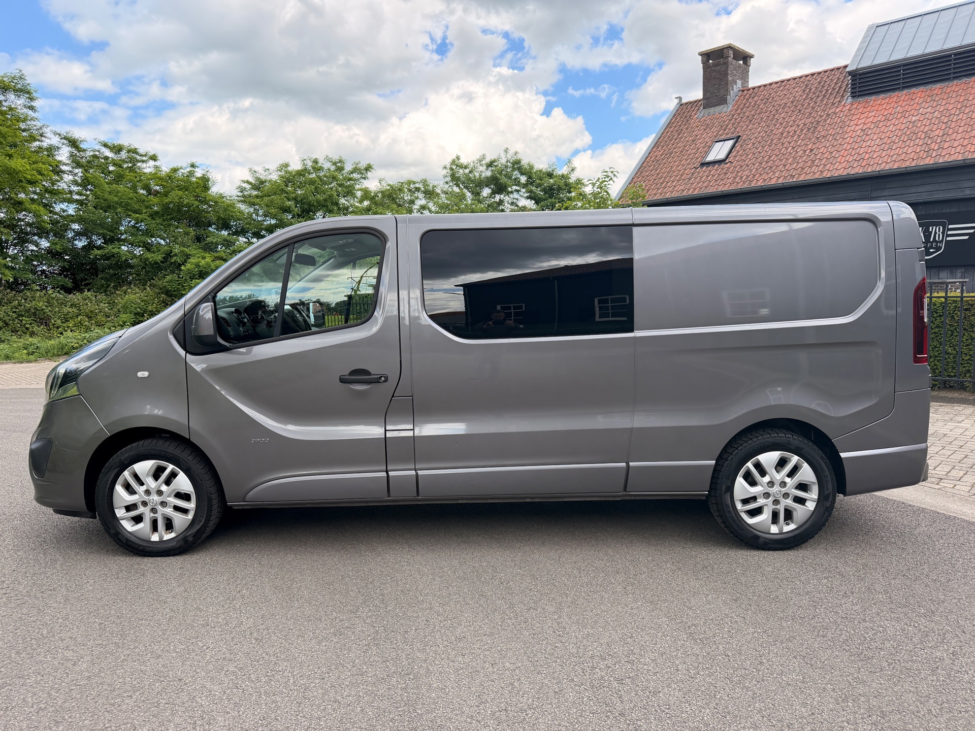 Foto van Opel Vivaro-b