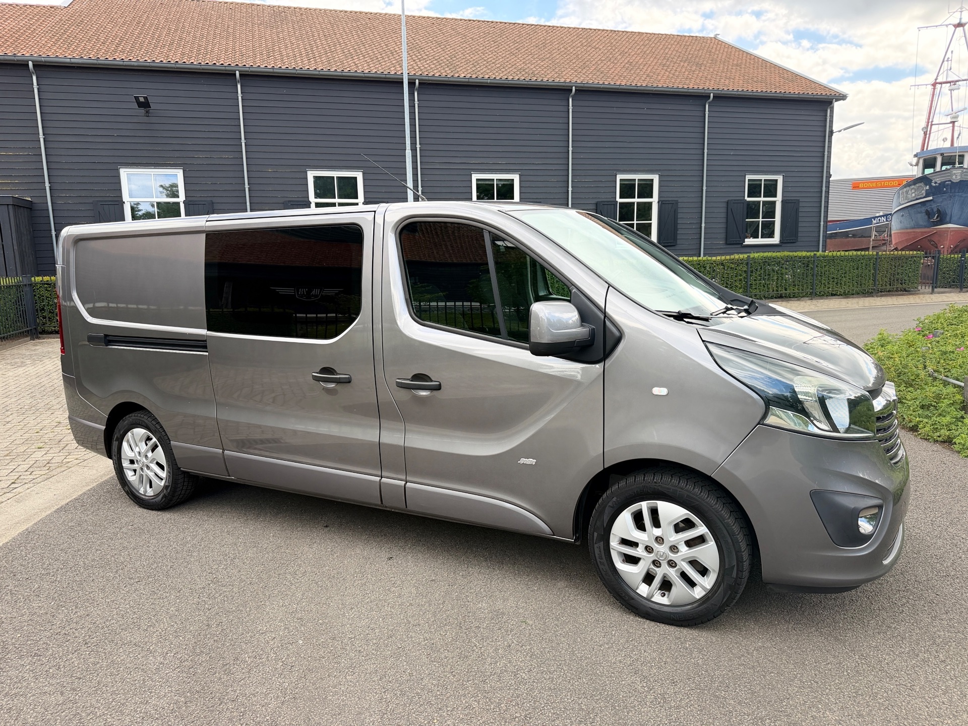 Foto van Opel Vivaro-b