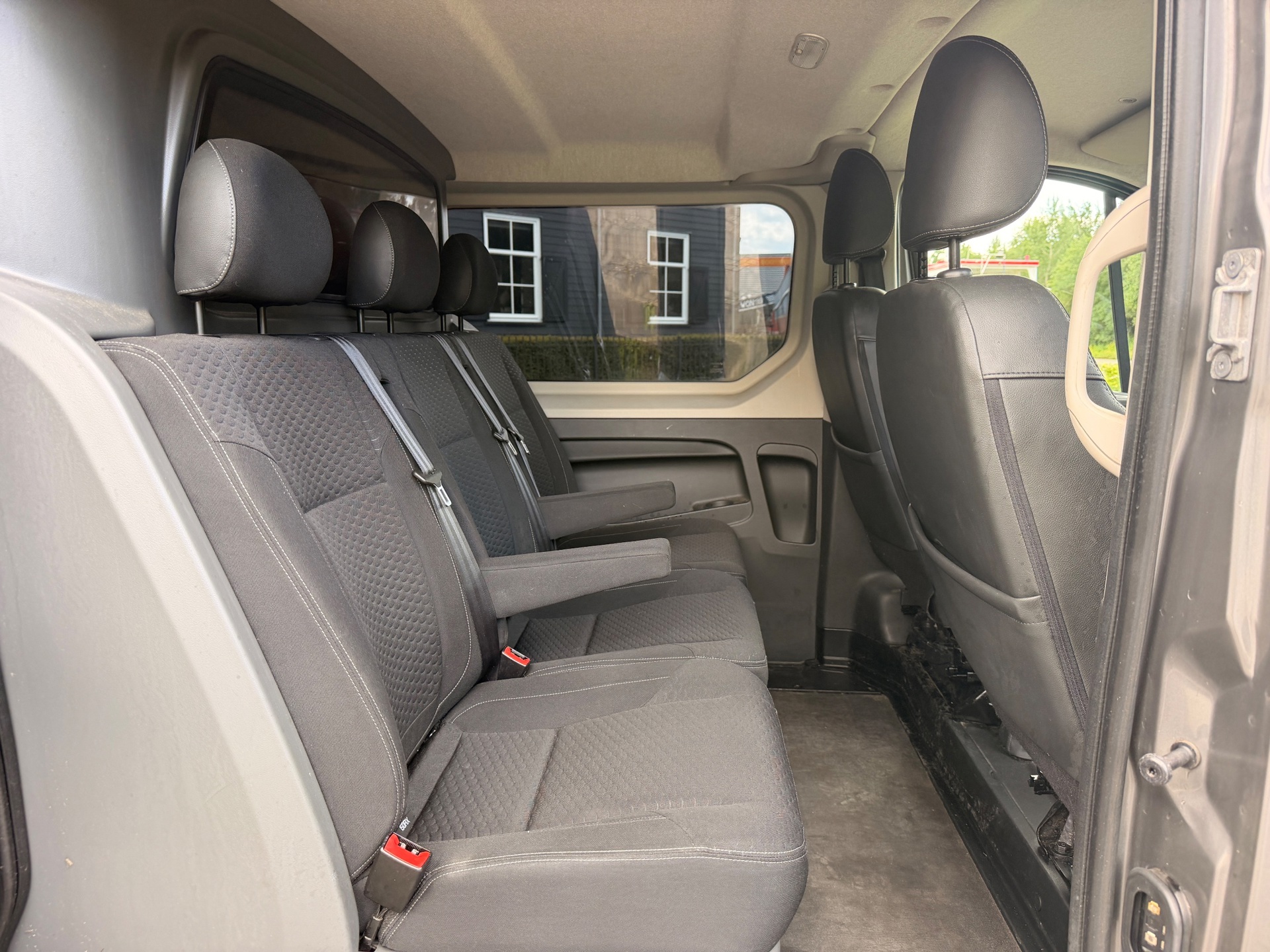 Foto van Opel Vivaro-b
