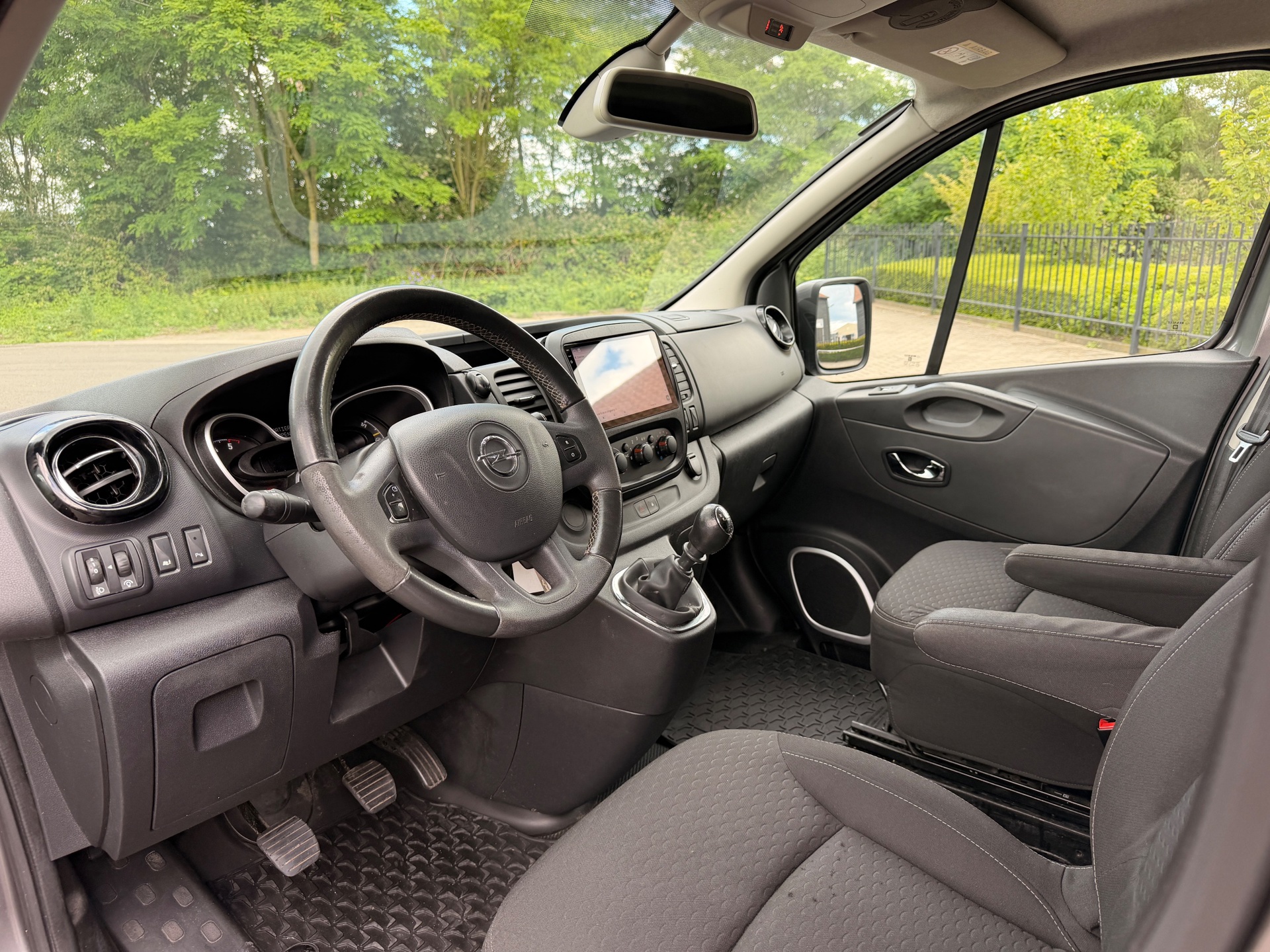 Foto van Opel Vivaro-b
