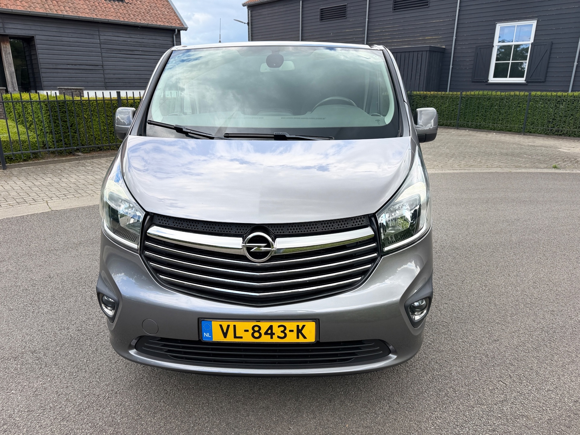 Foto van Opel Vivaro-b