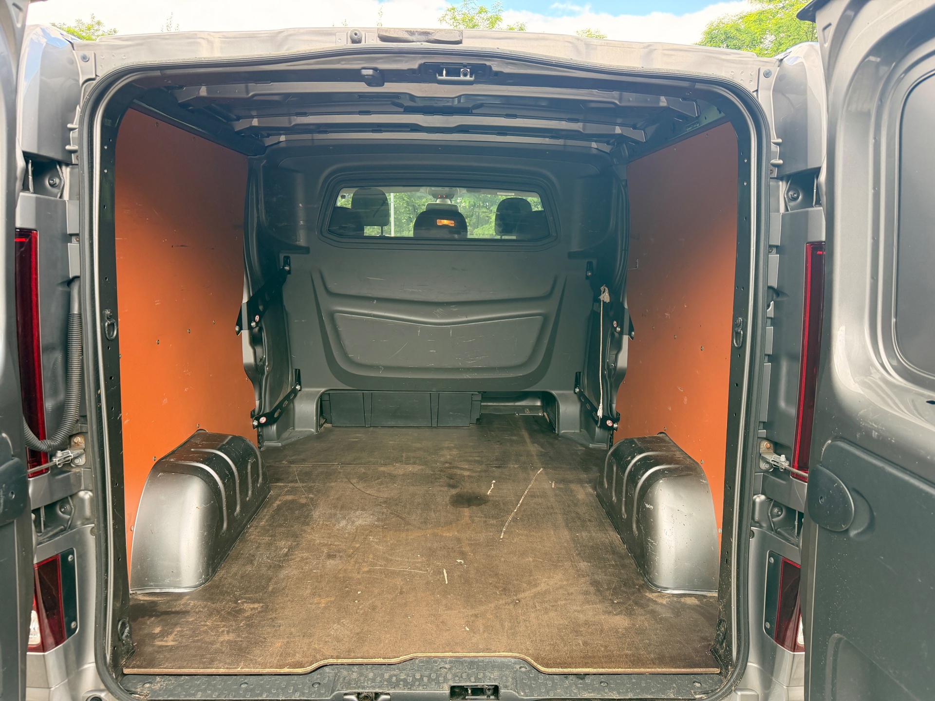 Foto van Opel Vivaro-b