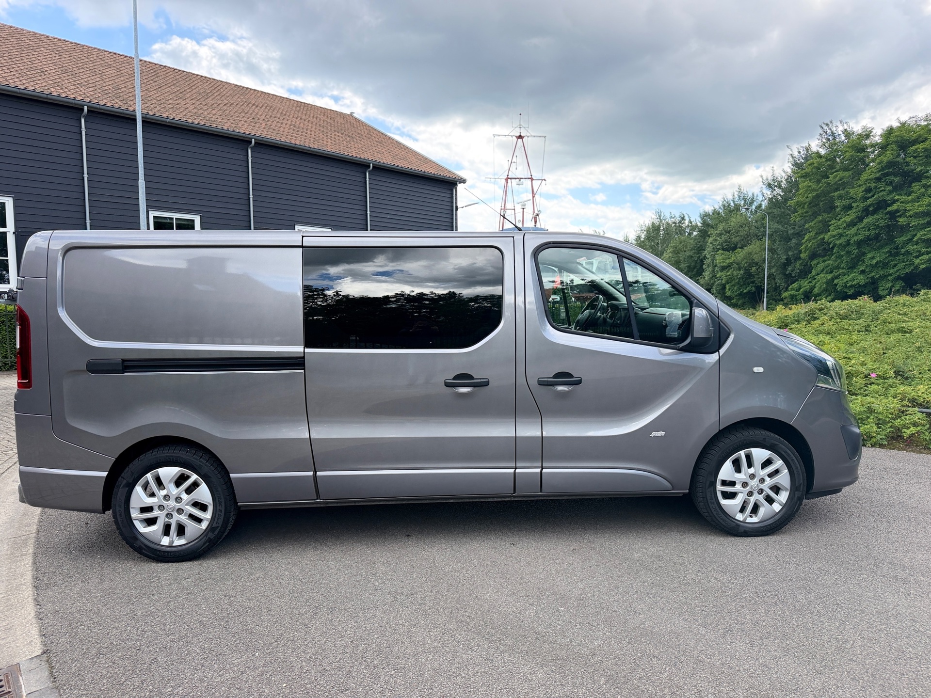 Foto van Opel Vivaro-b
