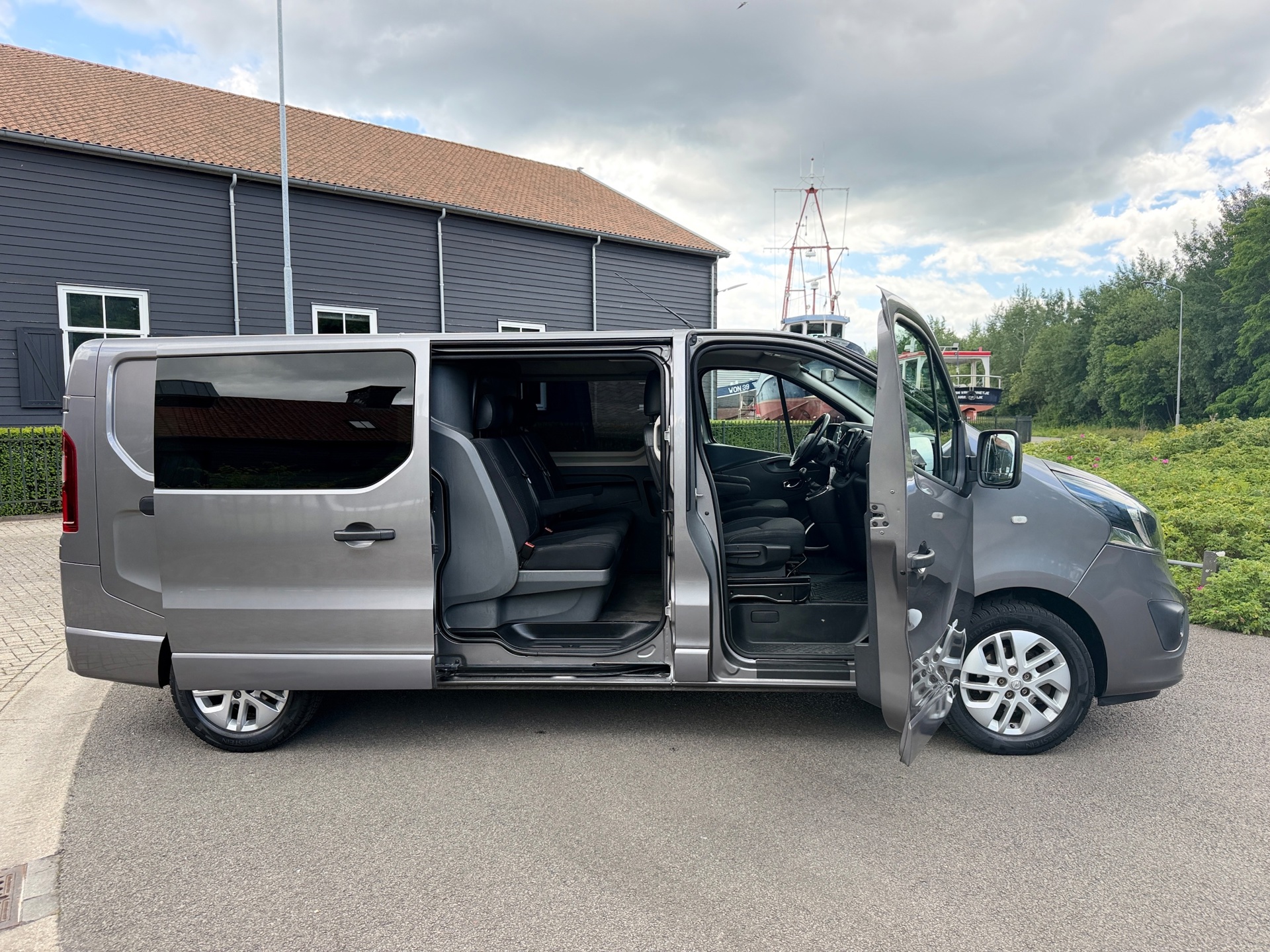 Foto van Opel Vivaro-b