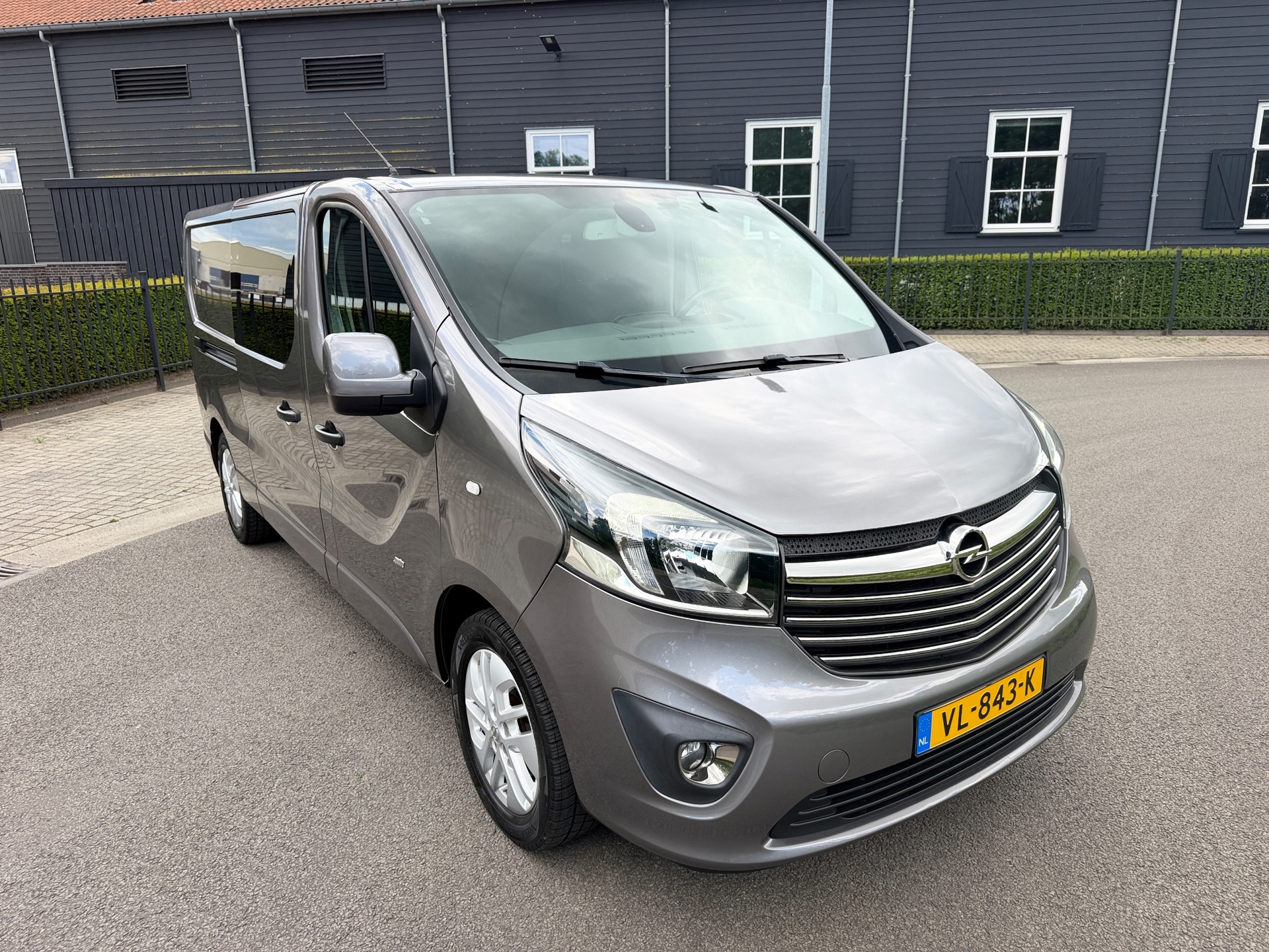 Foto van Opel Vivaro-b