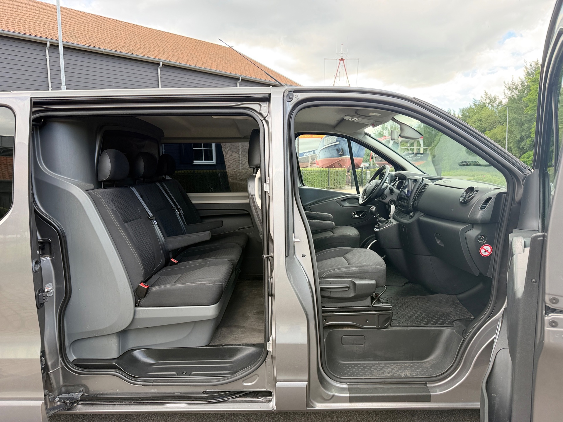 Foto van Opel Vivaro-b