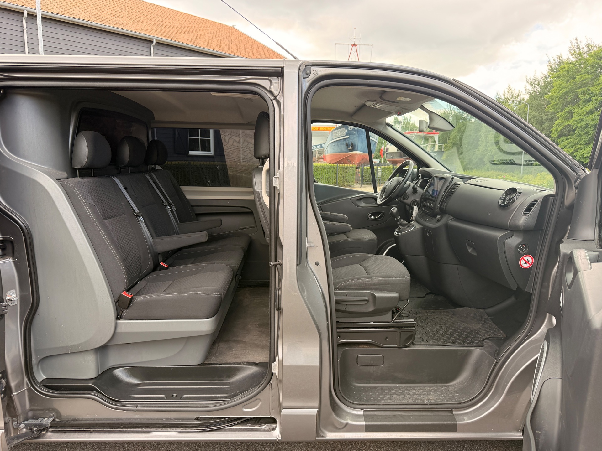 Foto van Opel Vivaro-b