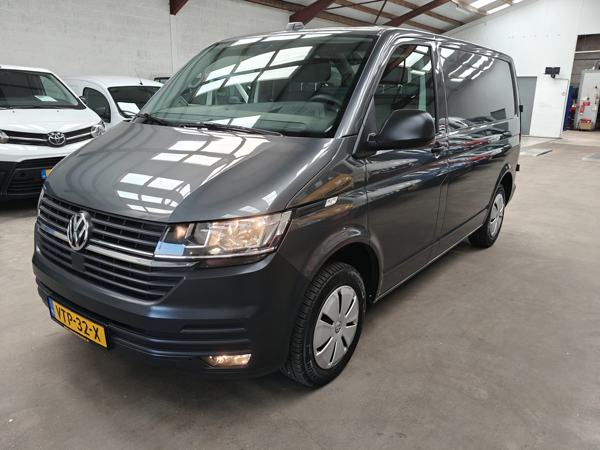 Volkswagen Transporter 2.0 TDI L1H1 Highline 150Pk! 2023 - voorkant