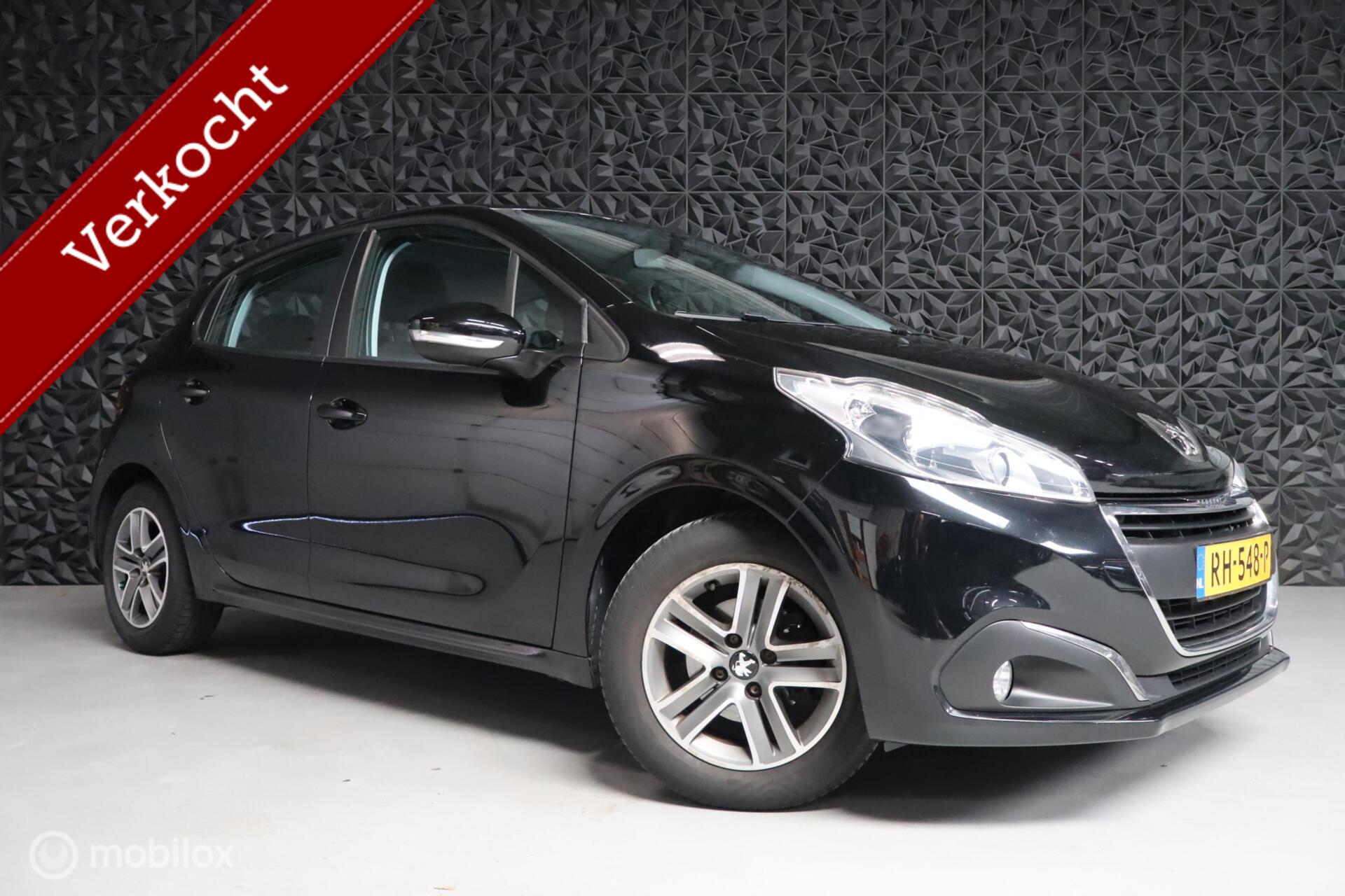 Peugeot 208 1.2 PureTech Blue Lion | Carplay | AC| P-Sensor 2017 - voorkant