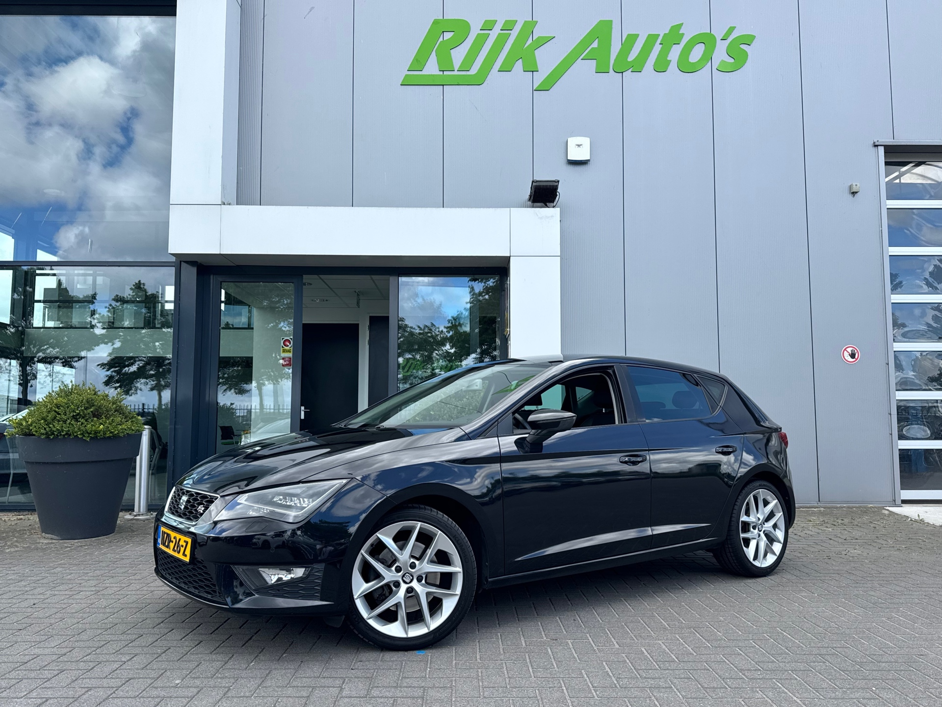 Seat Leon 1.8 TSI FR * Cruise * Stoelverwarming * PDC 2014 - voorkant