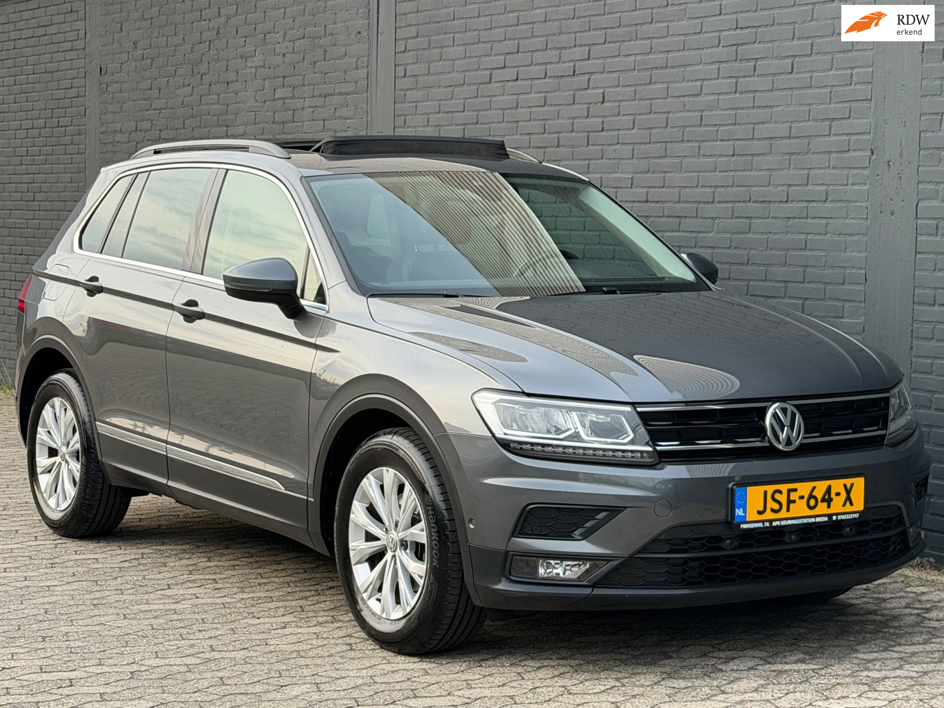 Volkswagen Tiguan 1.5 TSI ACT Highline LEER PANO NAVI CAMERA 360 CLIMA CRUISE 2019 - voorkant