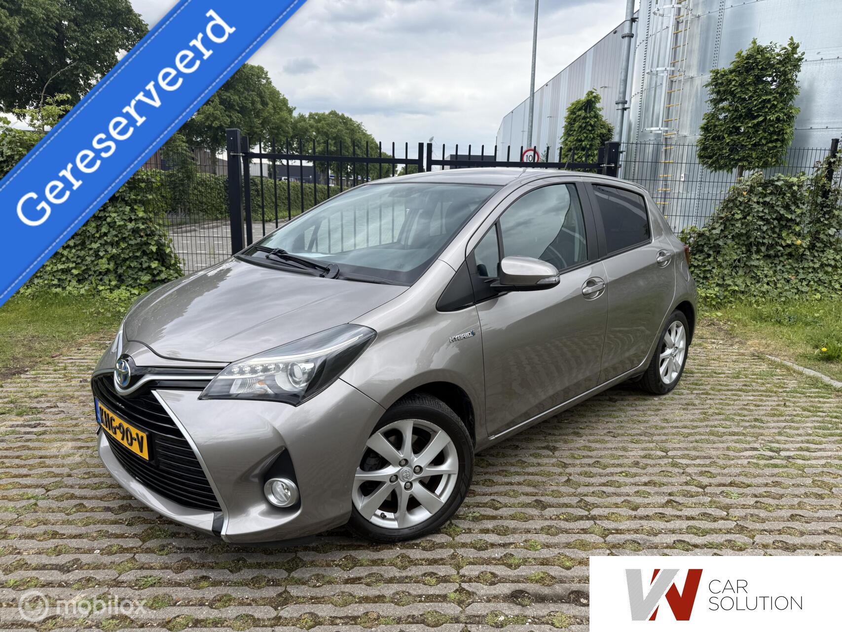 Toyota Toyota Yaris Hybrid 1.5 Hybrid Dynamic LED NAVI CAMERA CRUISE SPORT 2015 - voorkant