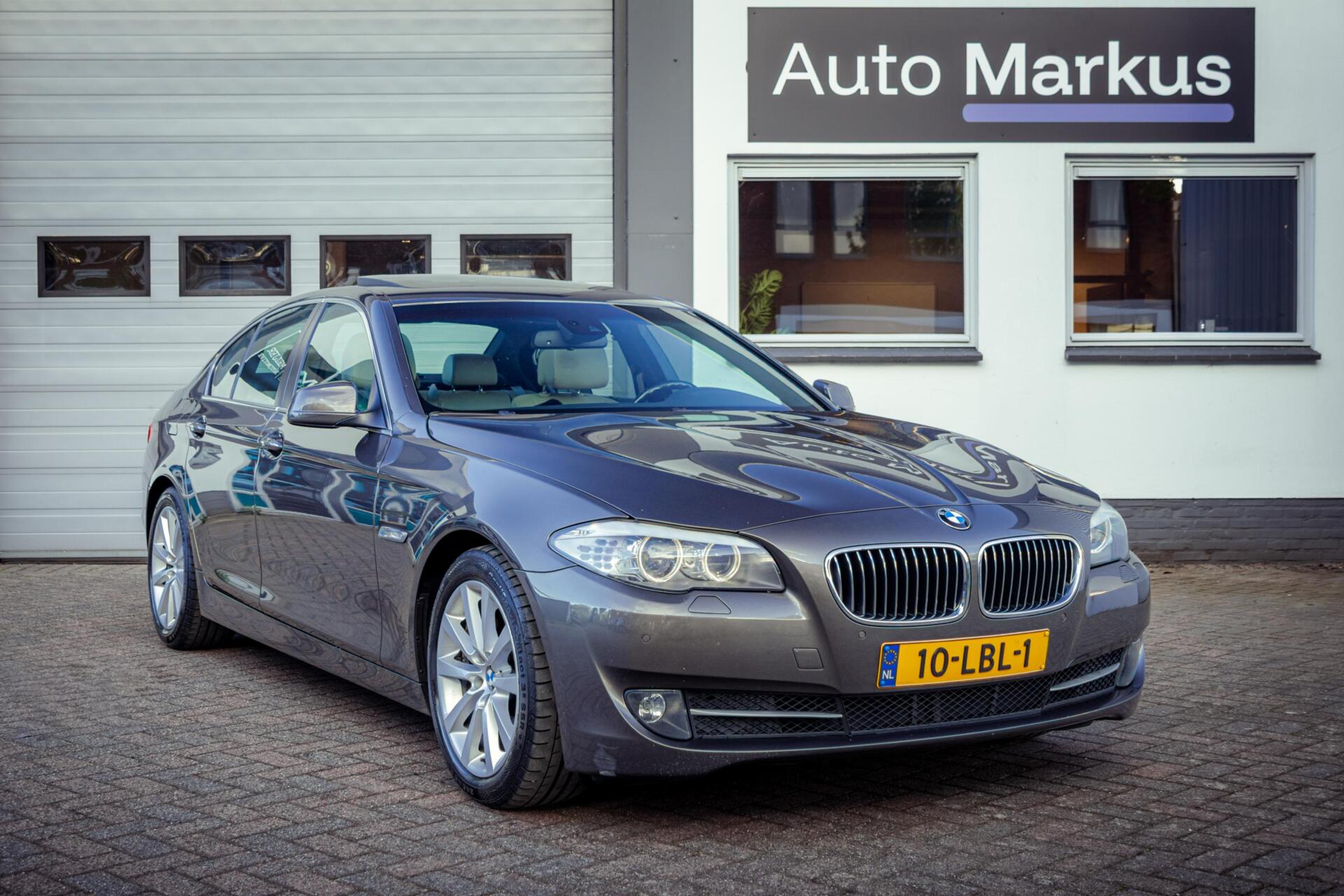BMW 528i 528i High Executive|Pano|6-Cilinder|Leder|Flippers|Stoelverwarming voor & achter 2010 - voorkant
