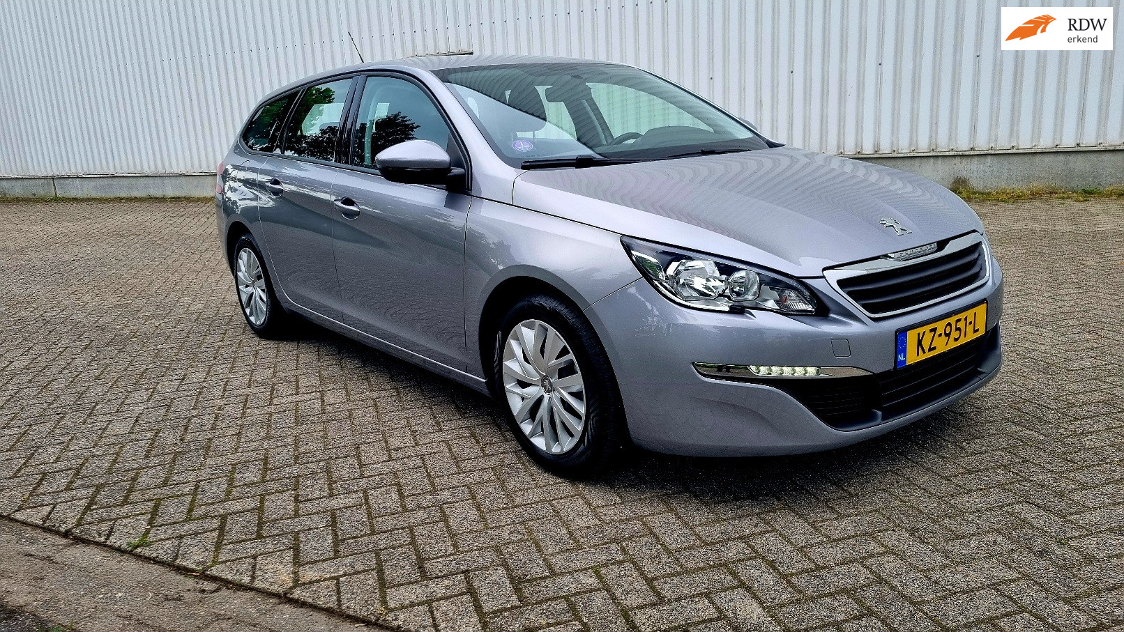 Peugeot 308 1.2 PureTech Blue Lease 2016 - voorkant