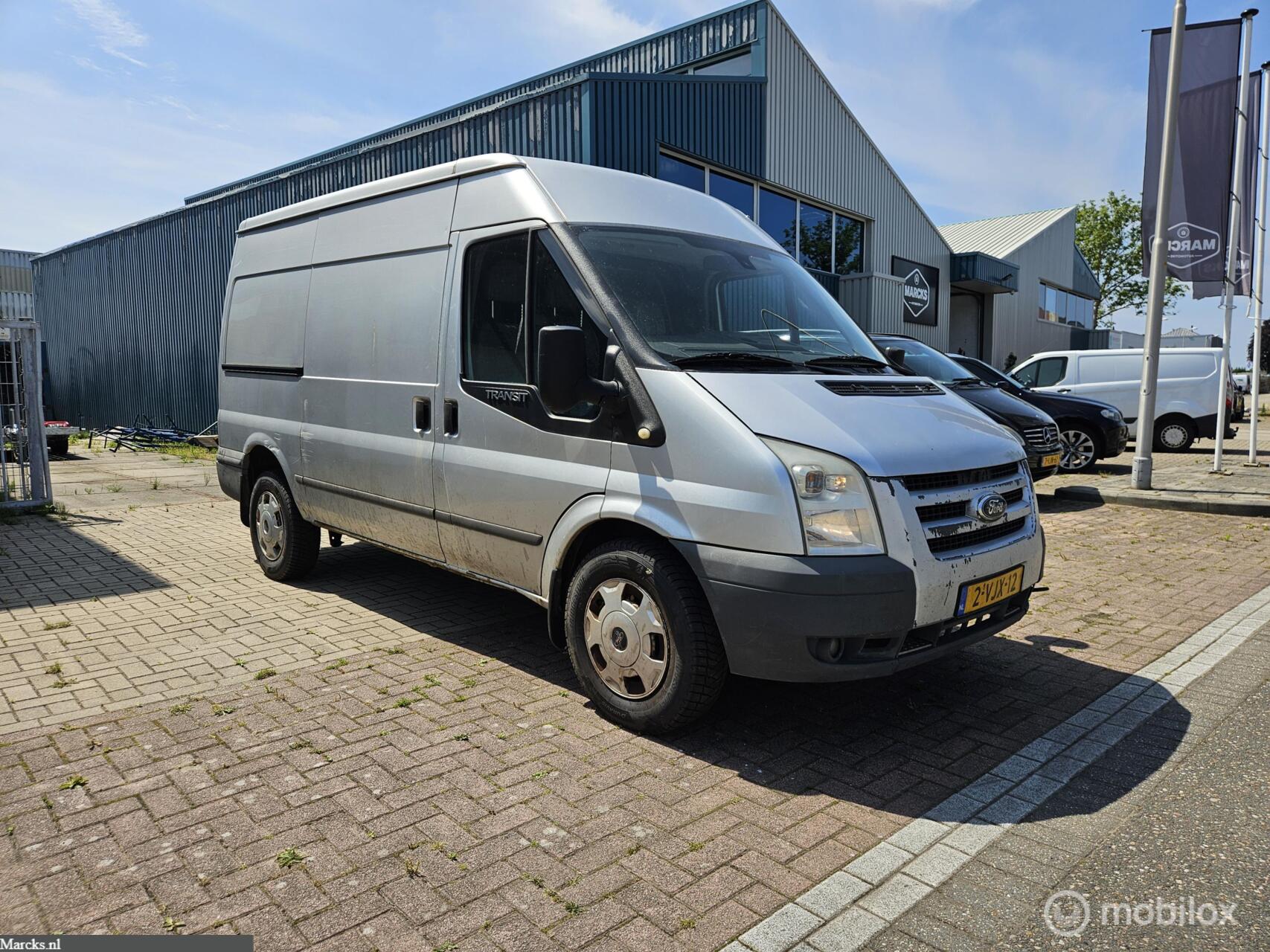Foto van Ford Transit 350m Van 140dpf 4.27 AWD