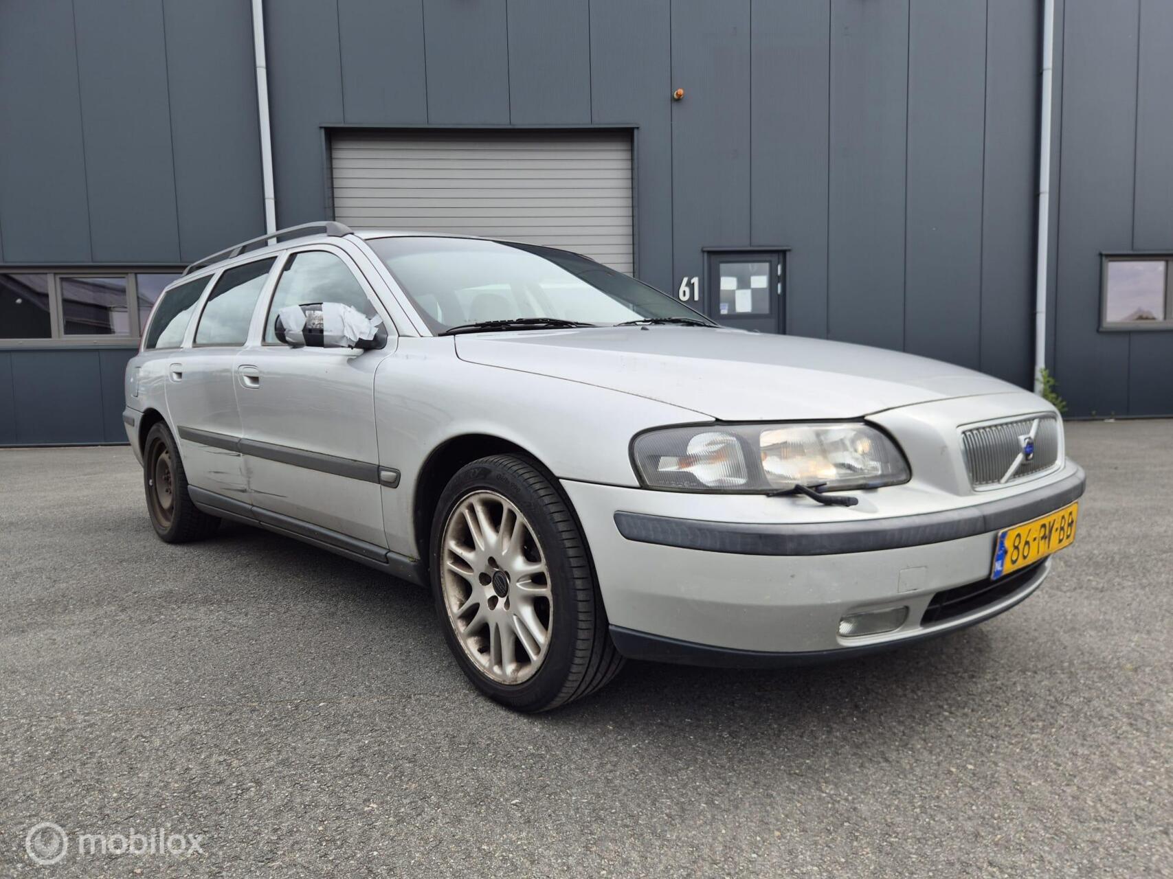 Volvo V70 2.3 T-5 Geartr. C.L 2002 - voorkant