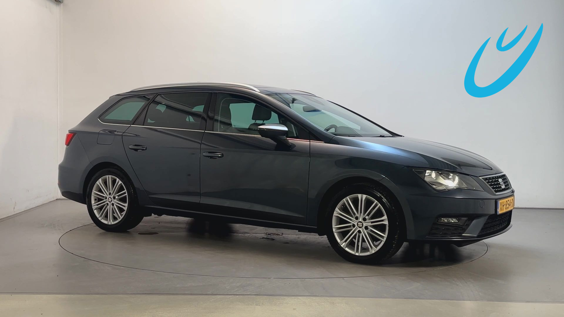 Seat Leon ST 1.5 TSI 150pk DSG Xcellence Business Intense Panoramadak Parkeersensoren Climate Control 2019 - voorkant