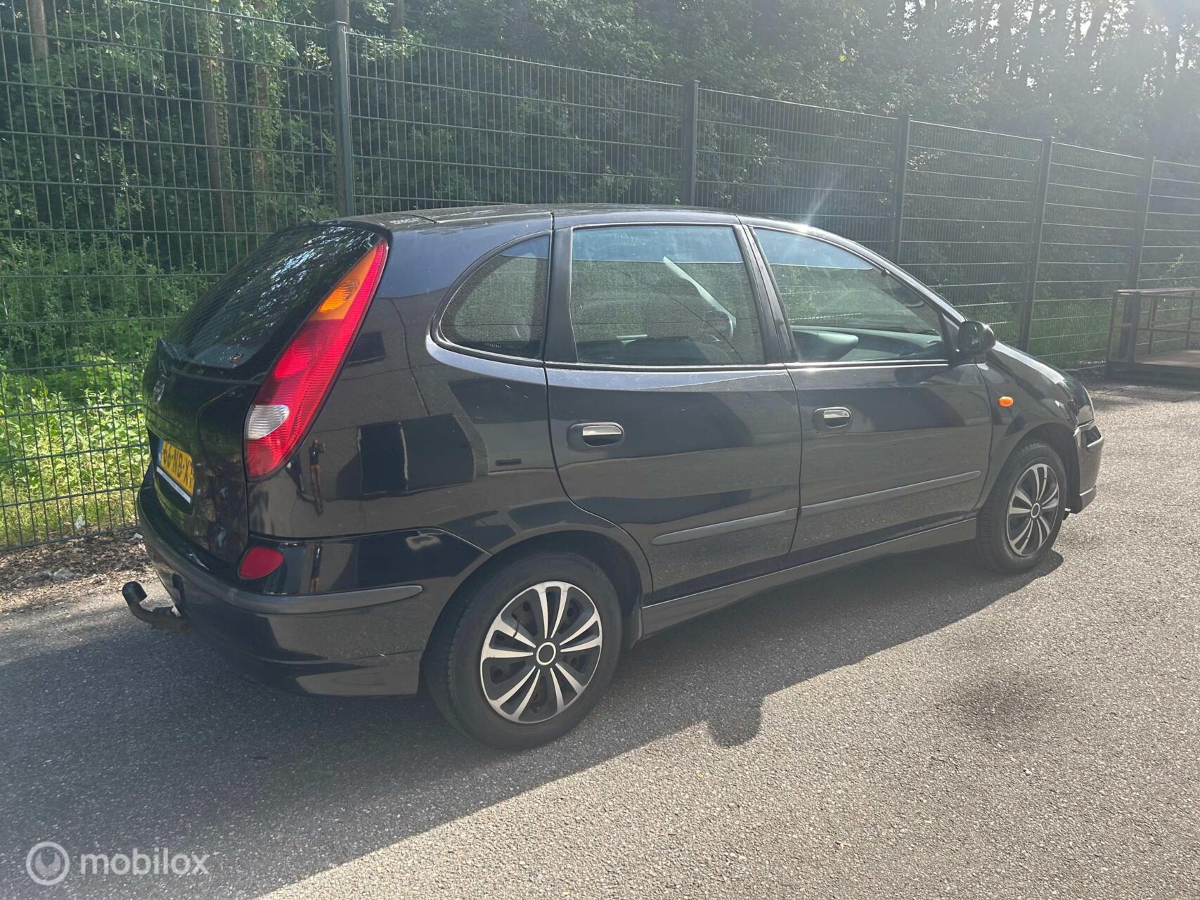Foto van Nissan Nissan Almera Tino