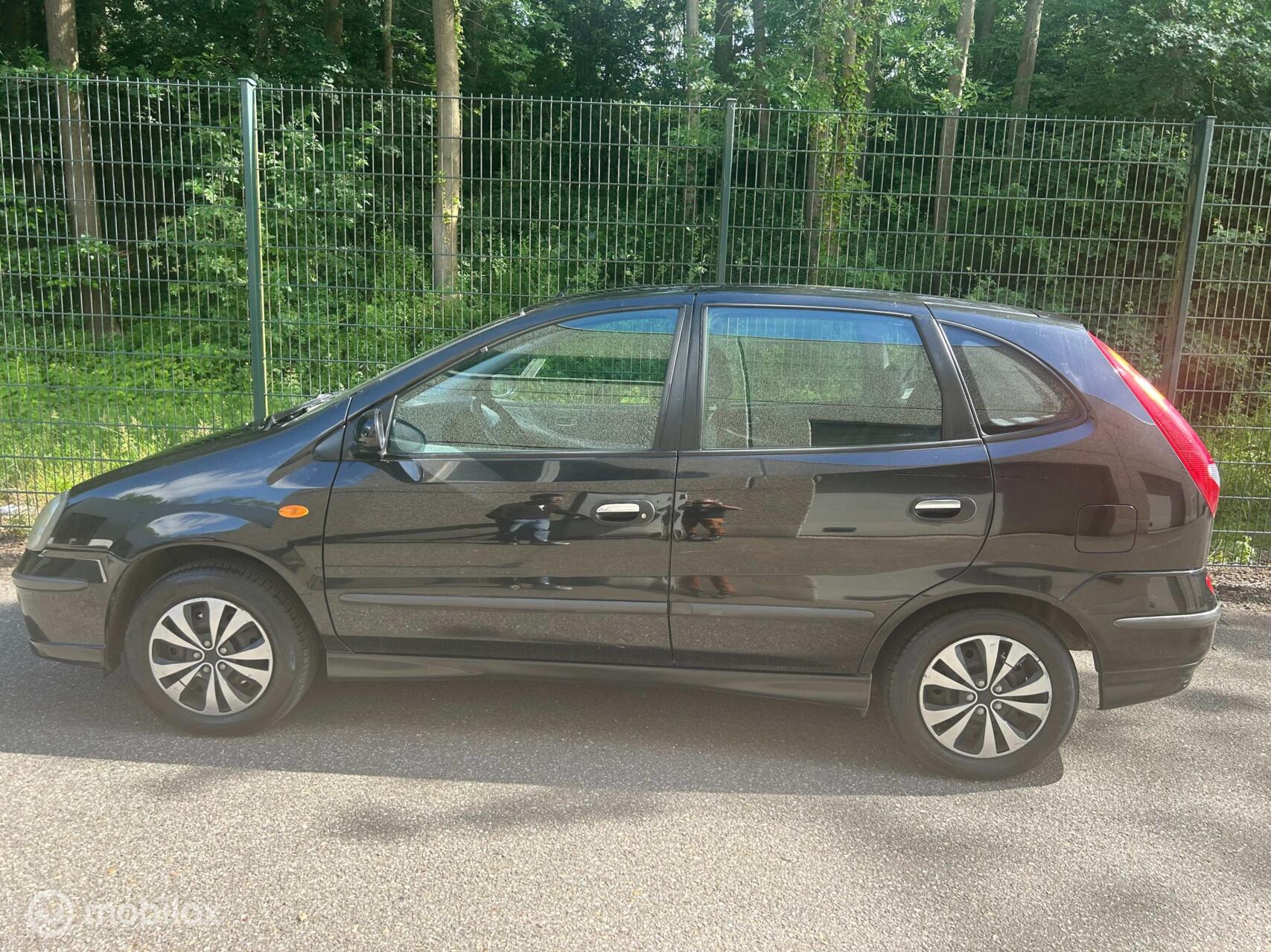 Foto van Nissan Nissan Almera Tino