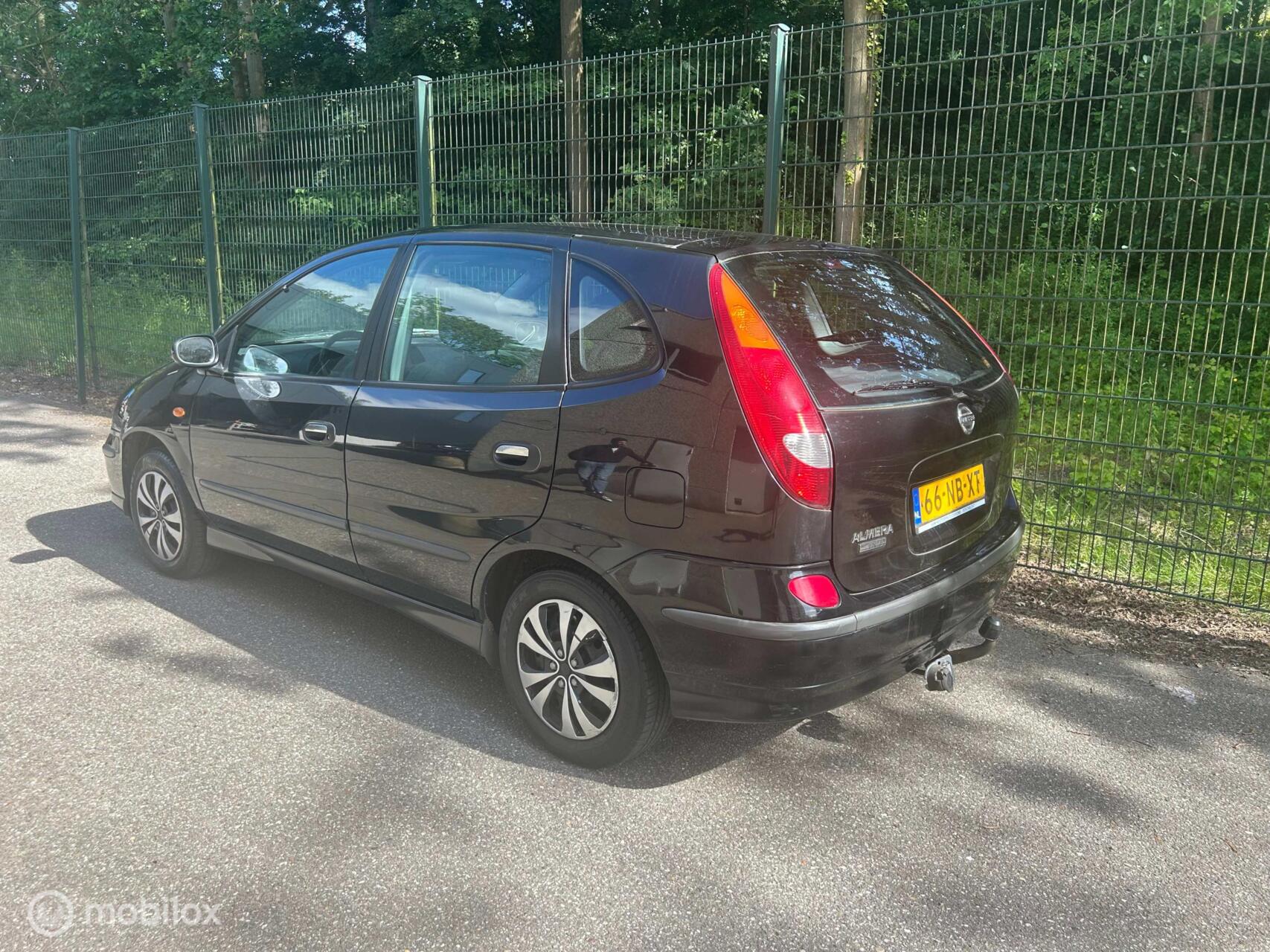 Foto van Nissan Nissan Almera Tino