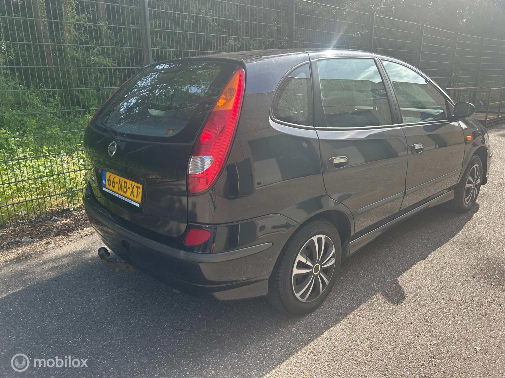 Foto van Nissan Nissan Almera Tino