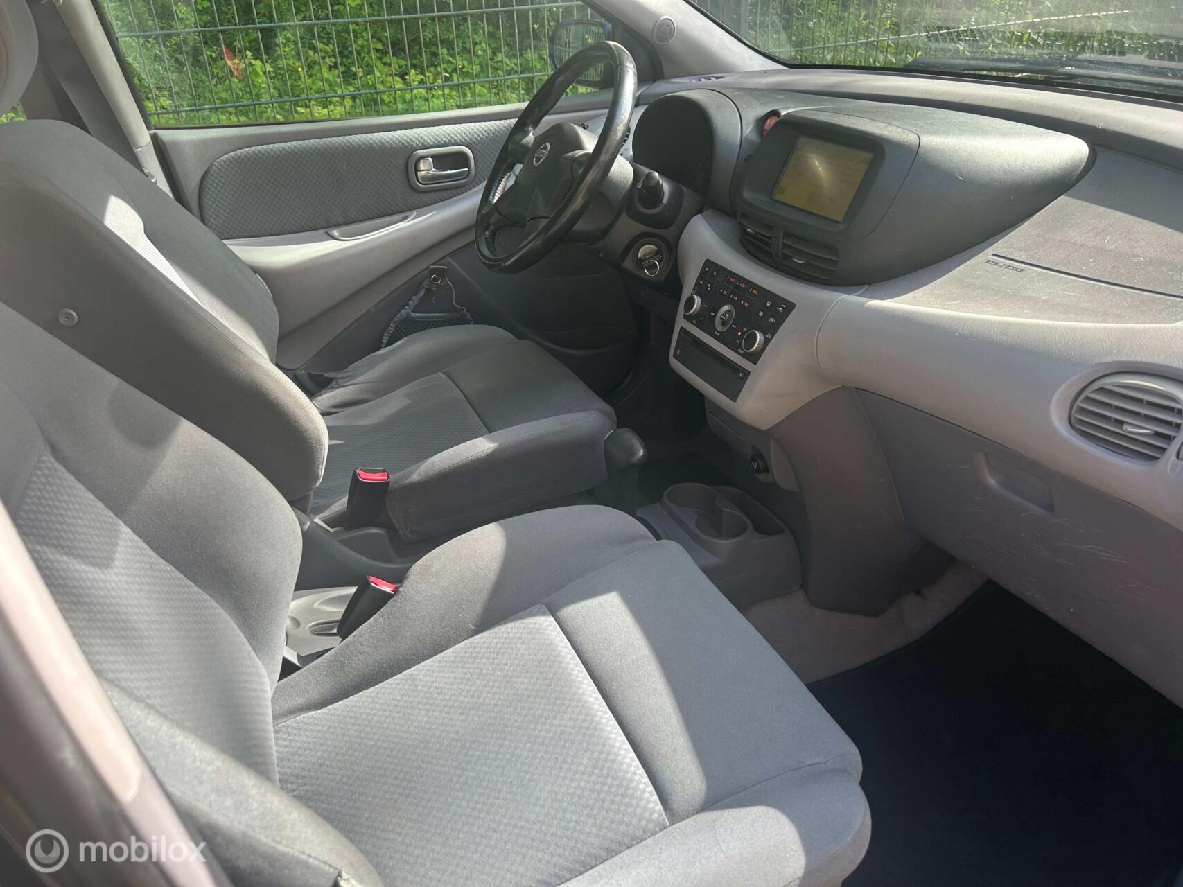 Foto van Nissan Nissan Almera Tino