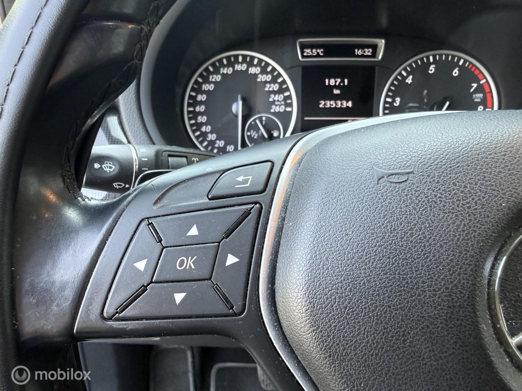 Foto van Mercedes-Benz B 180