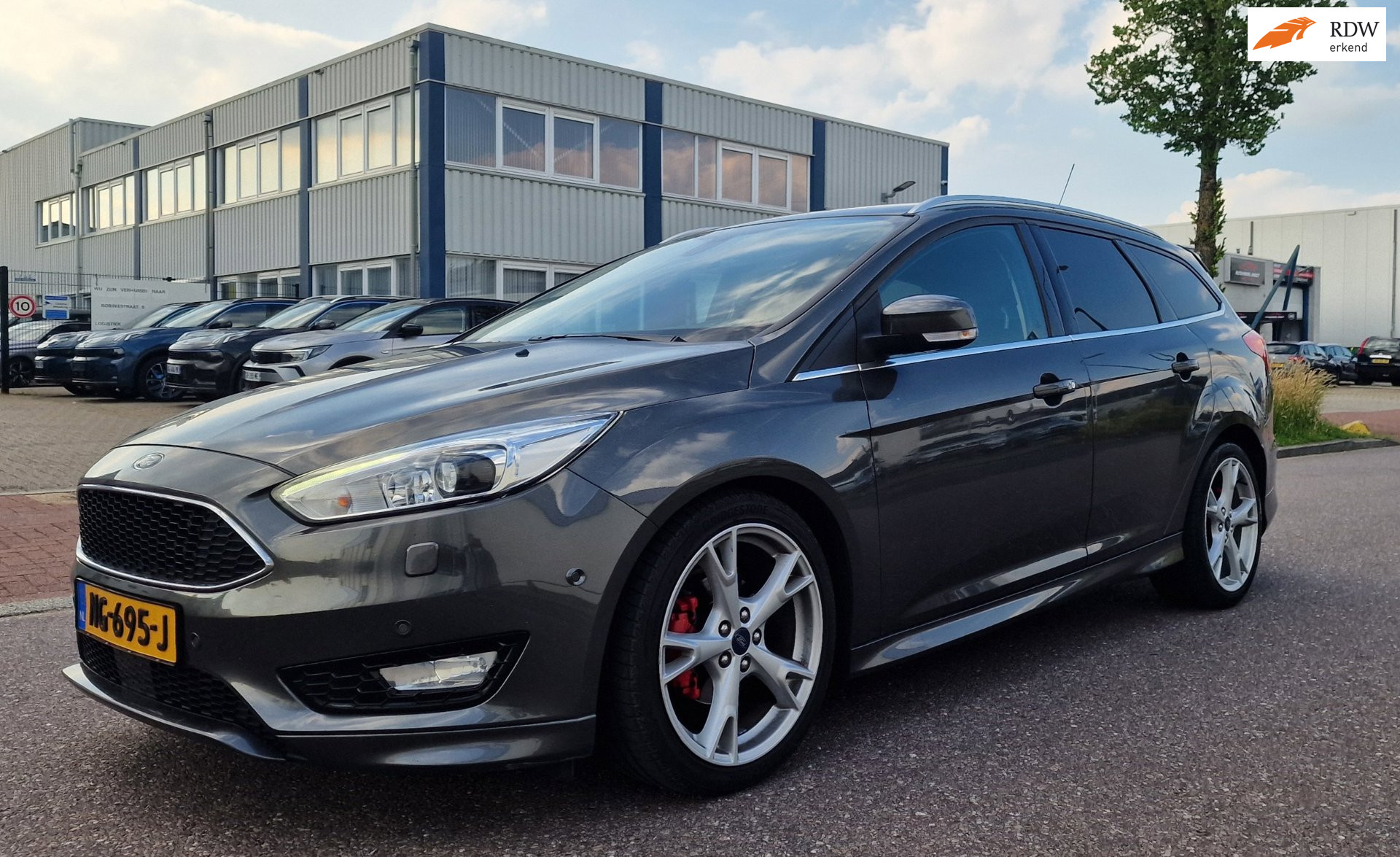 Ford Focus 1.5 TDCI Titanium AUT NAVI PSENSOR CRUISE 2 X SLEUTELS 2017 - voorkant