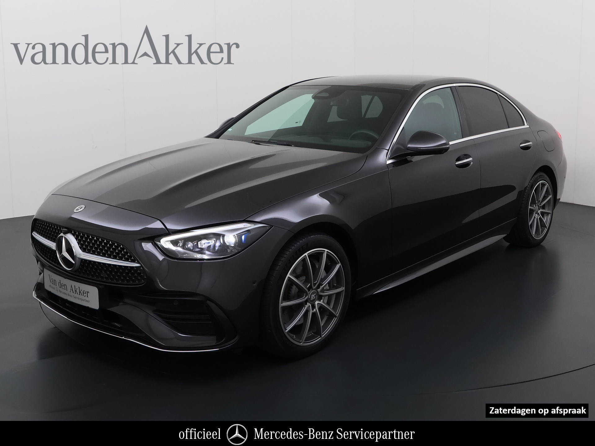 Mercedes-Benz C 300 E 300e AMG // Trekhaak // Memory // 360 Camera // Keyless // Digital Light // Privacy Glass // Carplay 2024 - voorkant
