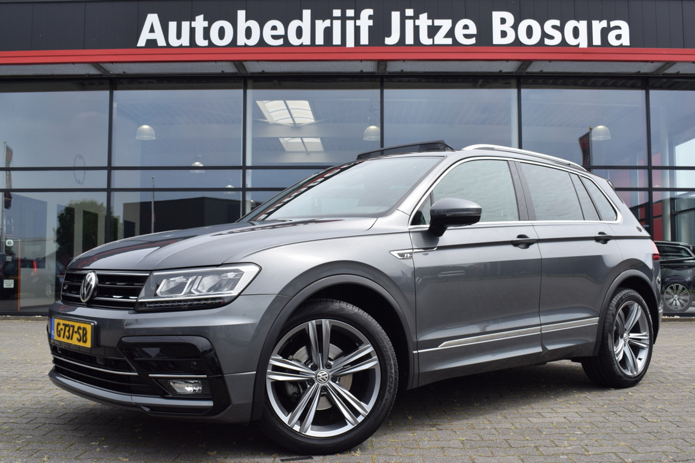 Volkswagen Tiguan 1.5 TSi Automaat Highline R-Line 2019 - voorkant
