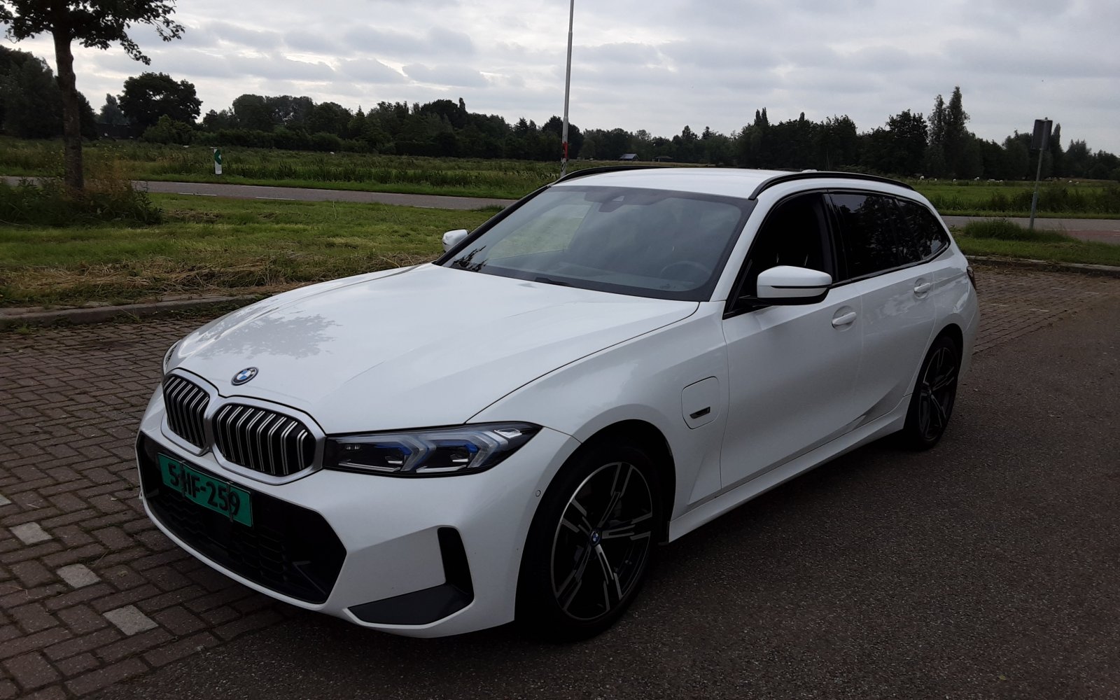 BMW 3-serie Touring 330e 2022 - voorkant