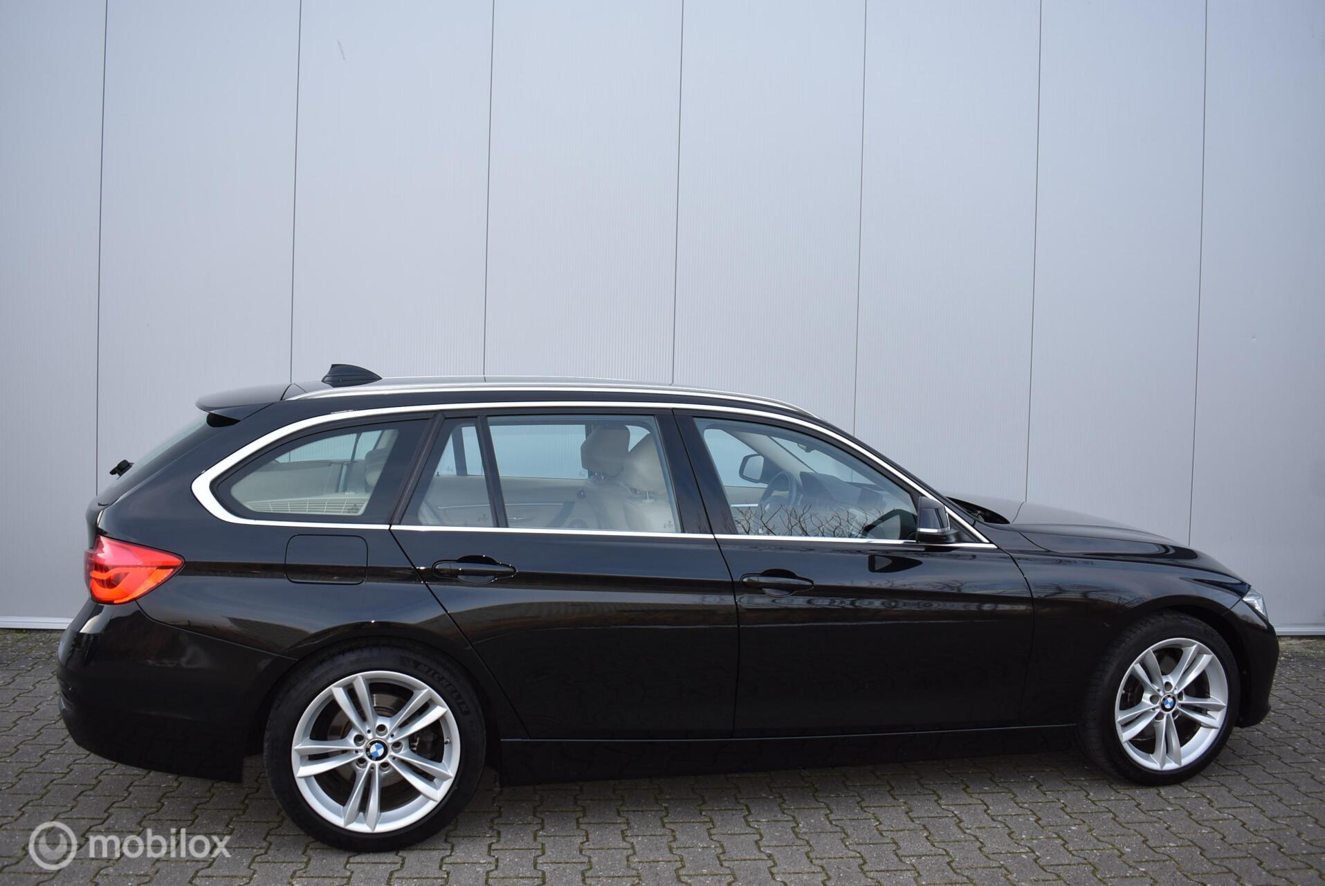 Foto van BMW 330i
