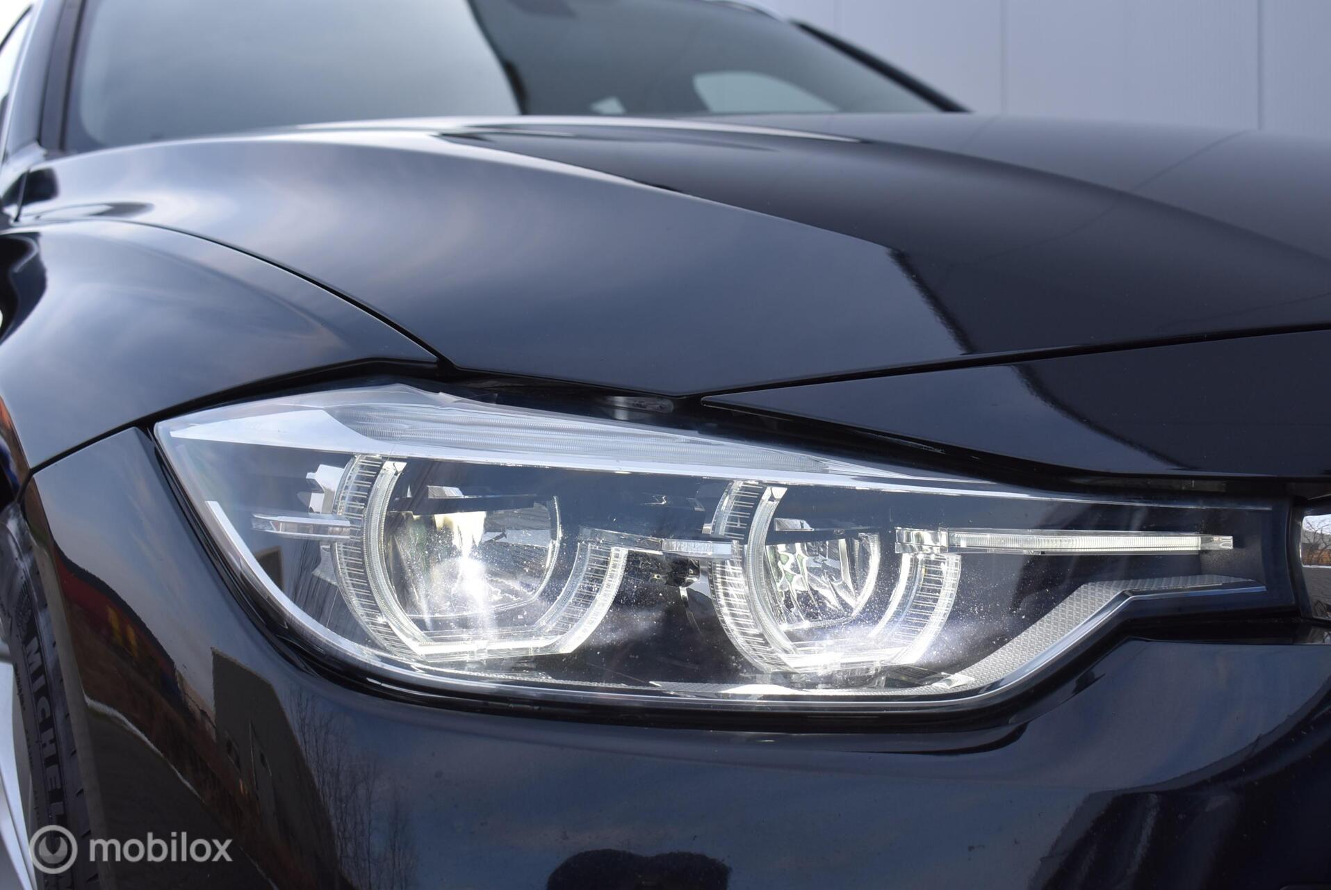 Foto van BMW 330i