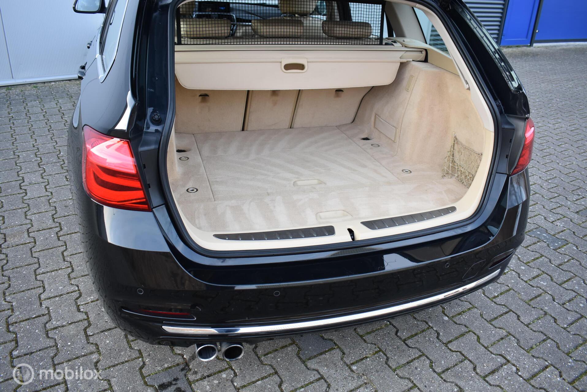 Foto van BMW 330i