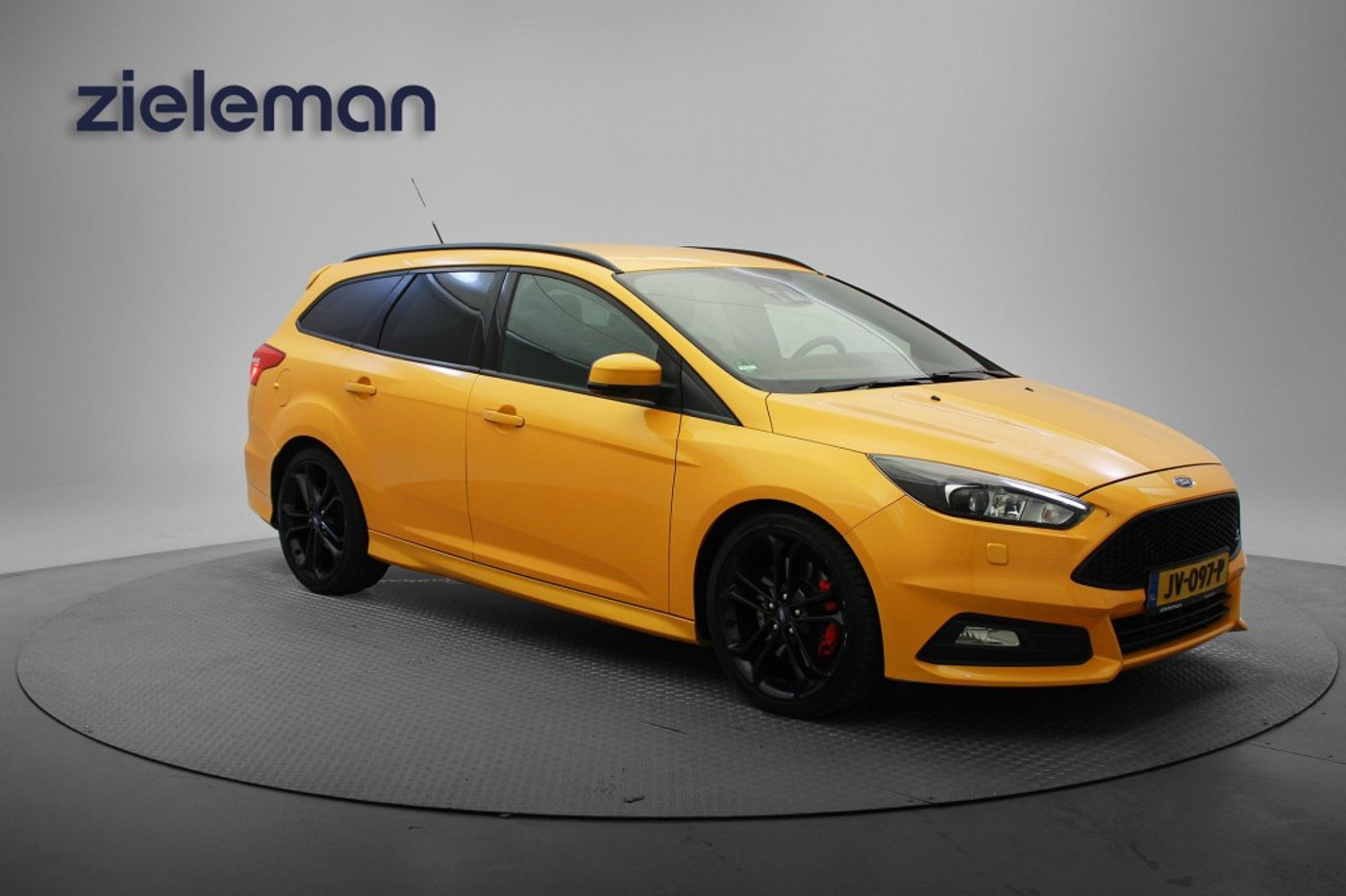 Ford Focus Wagon 2.0 TDCI ST Automaat 185 PK - Camera, Cruise, Sportstoelen, Stoelverw. 2016 - voorkant