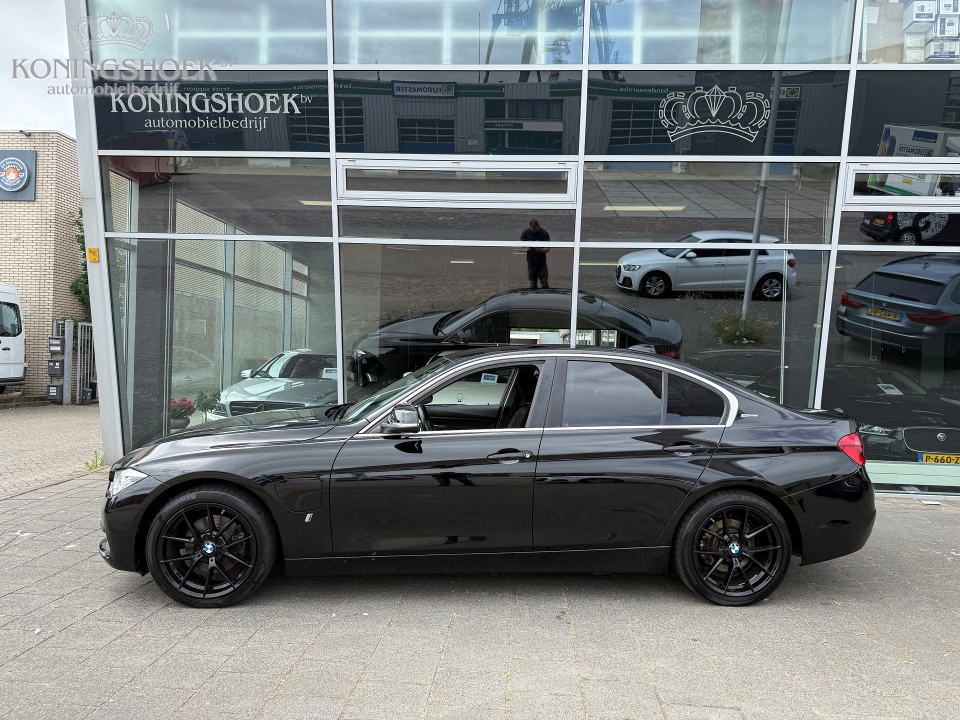 Foto van BMW 330e Iperformance