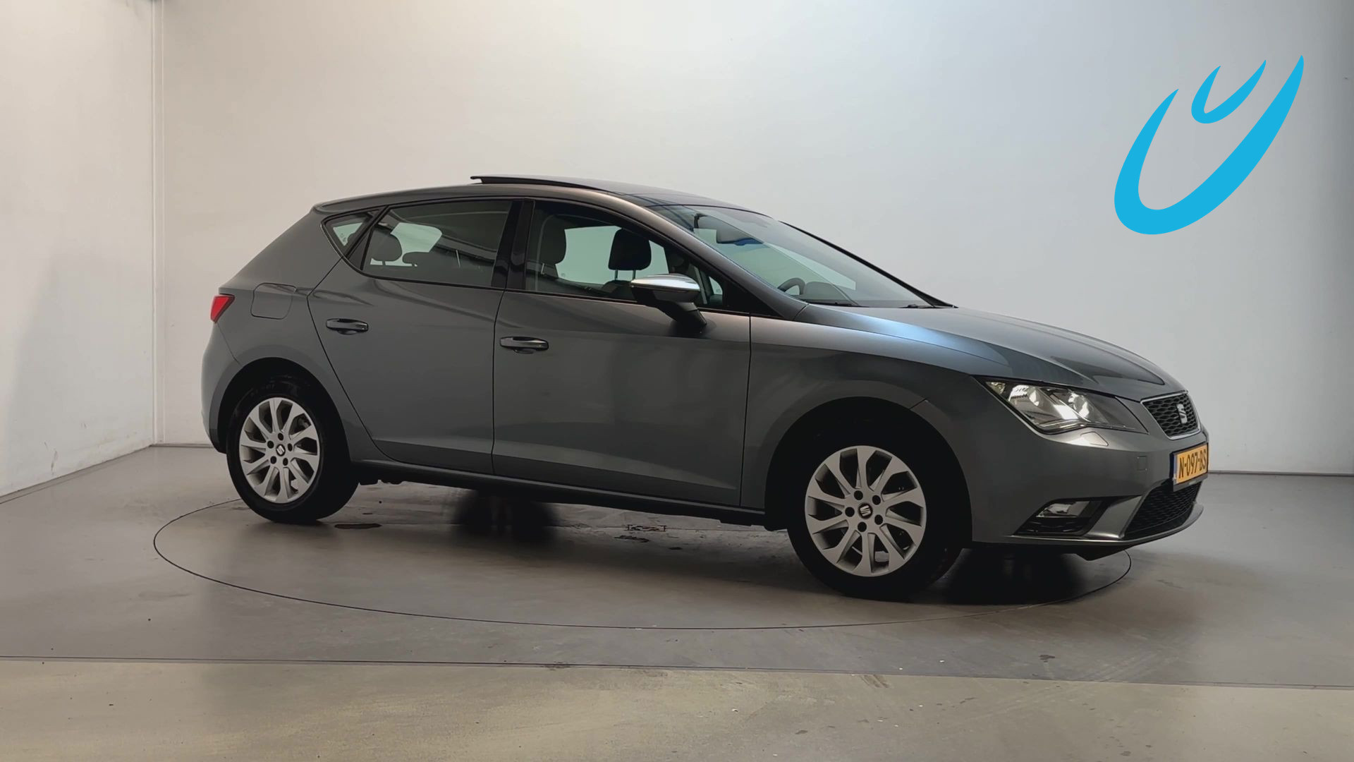 Seat Leon 1.2 TSI 105pk Style Stoelverwarming Panoramadak Navigatie 2013 - voorkant