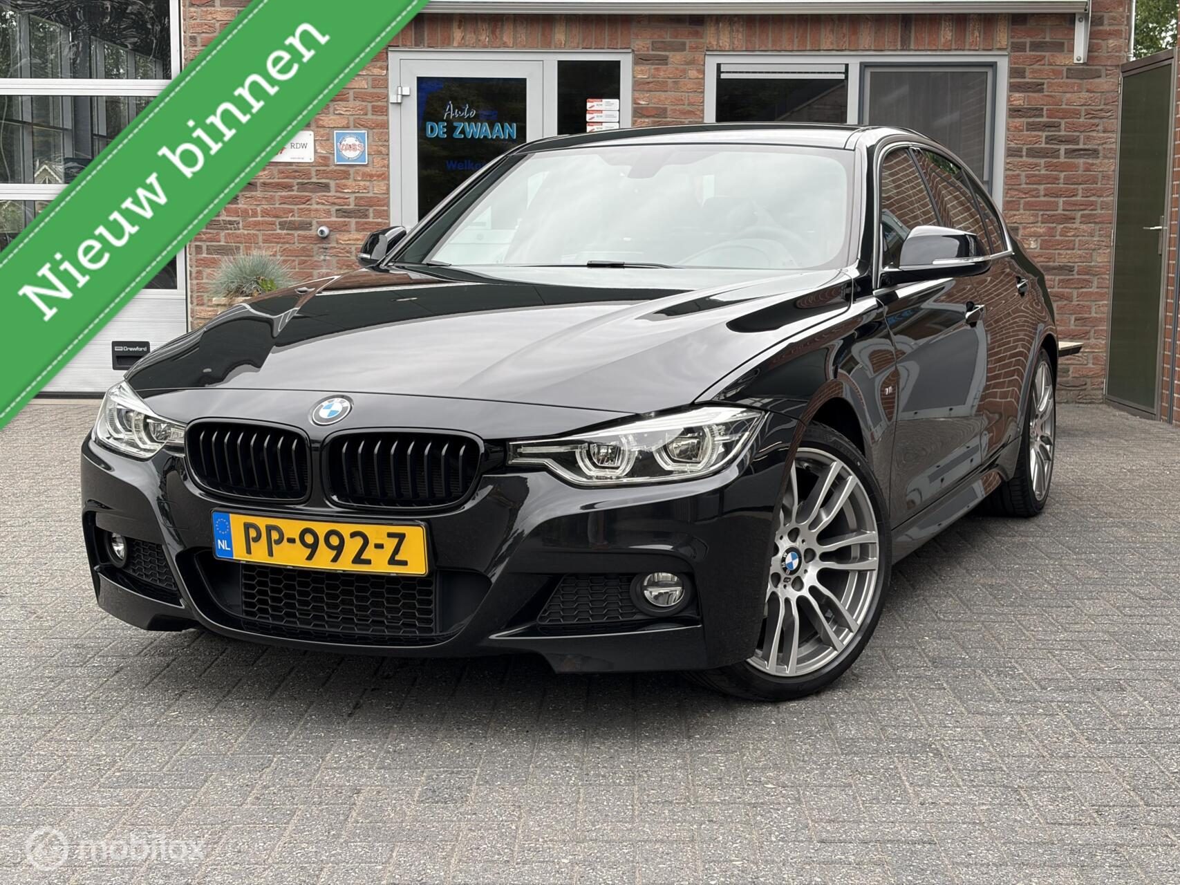BMW 3-serie 320i Corp L. Exec 2017 - voorkant